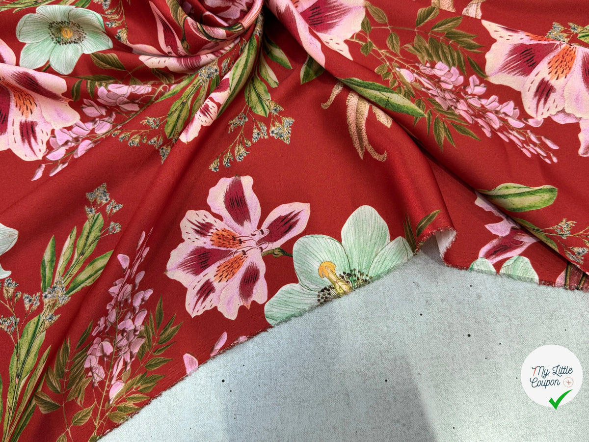 SATIN GARDEN ROUGE GROSSES FLEURS ROSES ET FEUILLAGE VERT - My Little Coupon