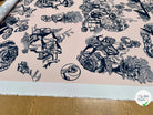 SATIN IMPRIMÉ MOTIF ABSTRAIT FOND ROSE POLYESTER 150CM - My Little Coupon