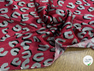 SATIN STRETCH ROUGE MOTIFS GRIS - My Little Coupon