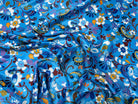 SATIN VELOUTÉ DE JOLIES FLEURS FOND BLEU - My Little Coupon