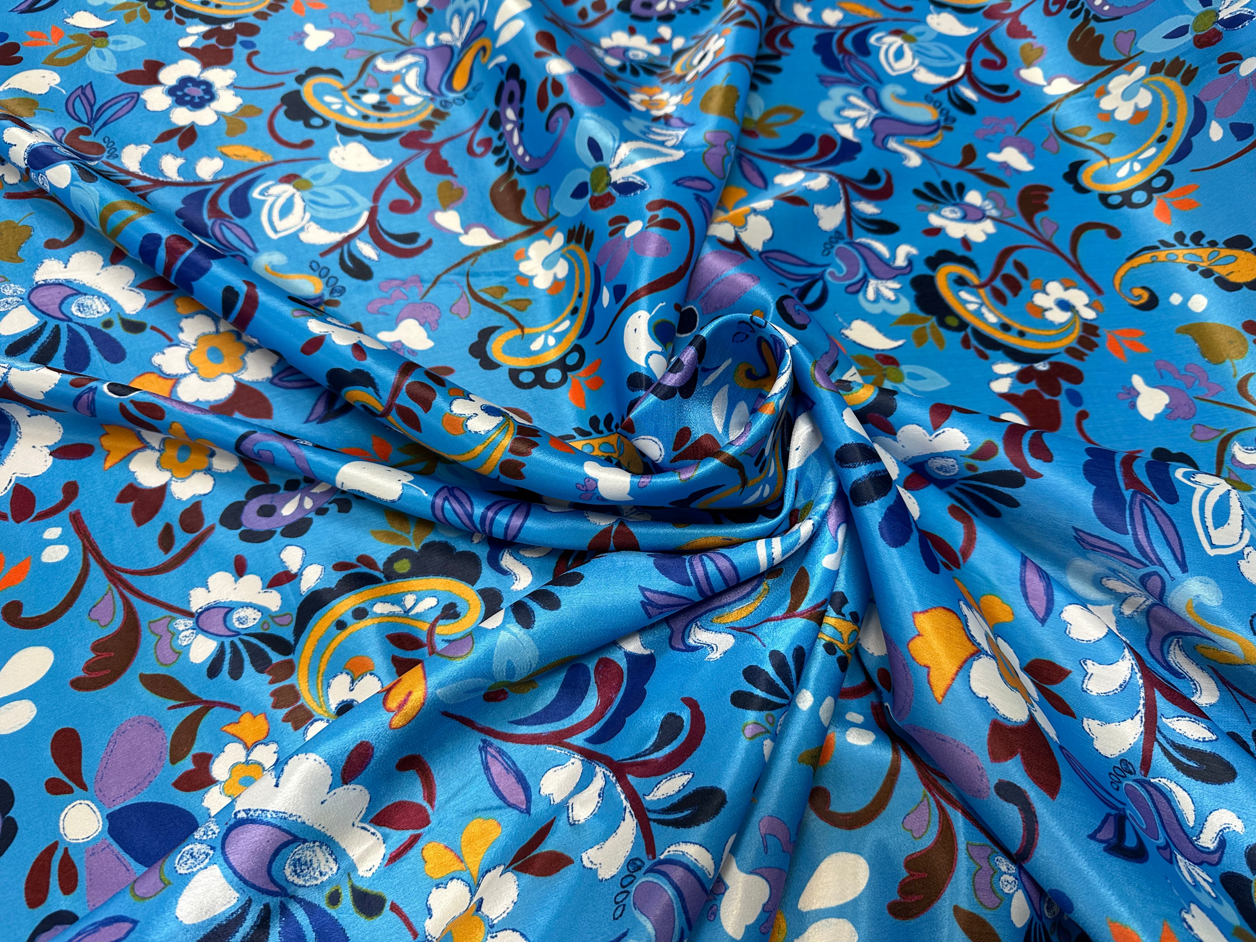 SATIN VELOUTÉ DE JOLIES FLEURS FOND BLEU - My Little Coupon
