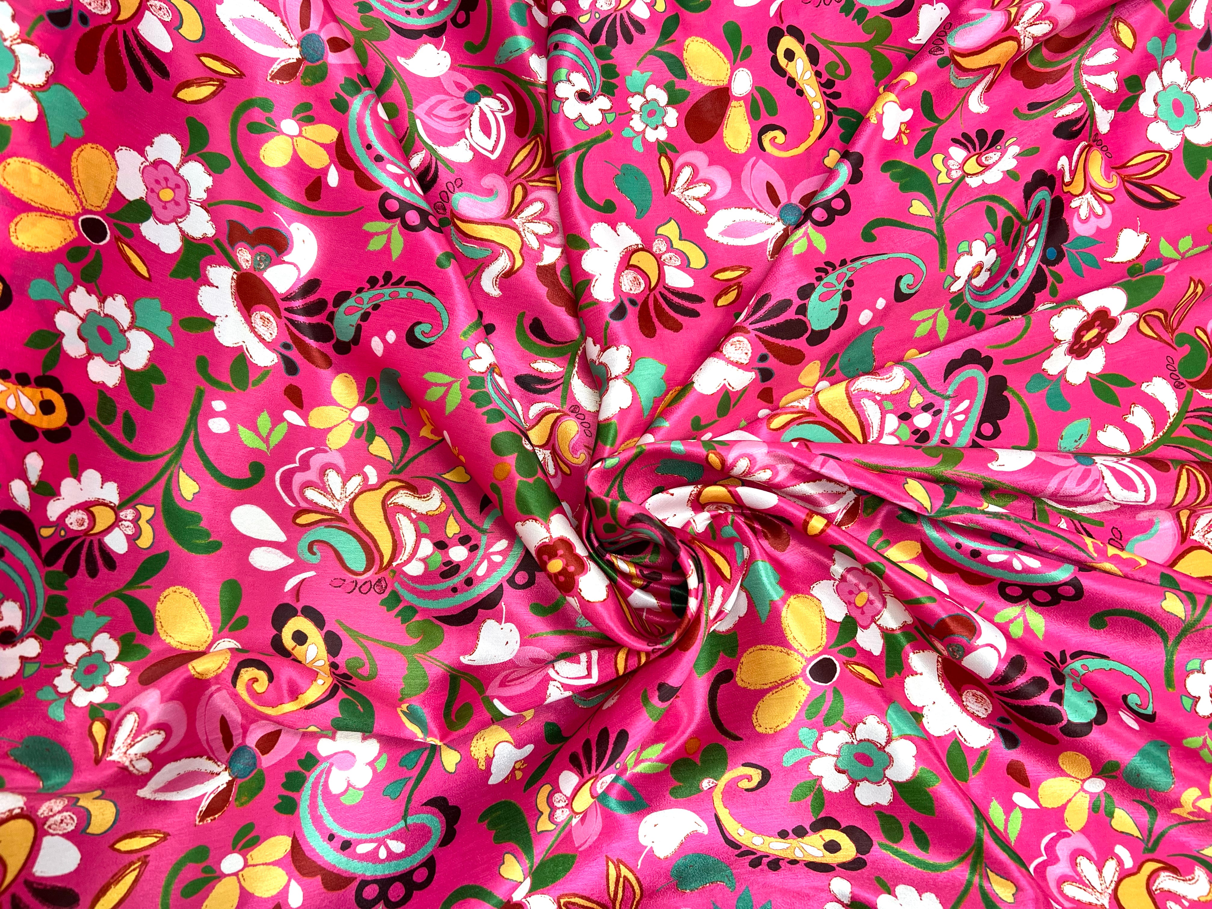 SATIN VELOUTÉ DE JOLIES FLEURS FOND ROSE - My Little Coupon