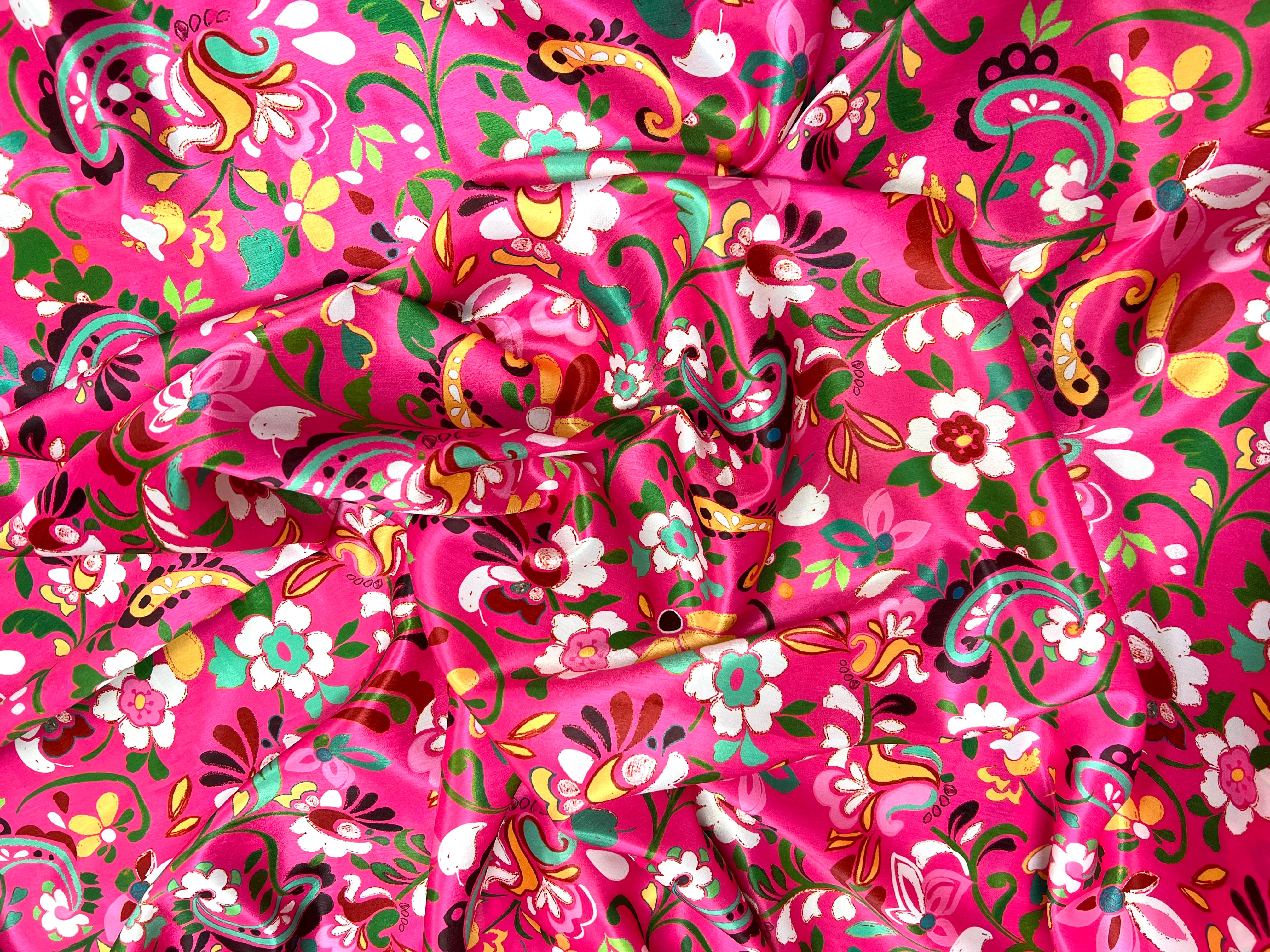 SATIN VELOUTÉ DE JOLIES FLEURS FOND ROSE - My Little Coupon