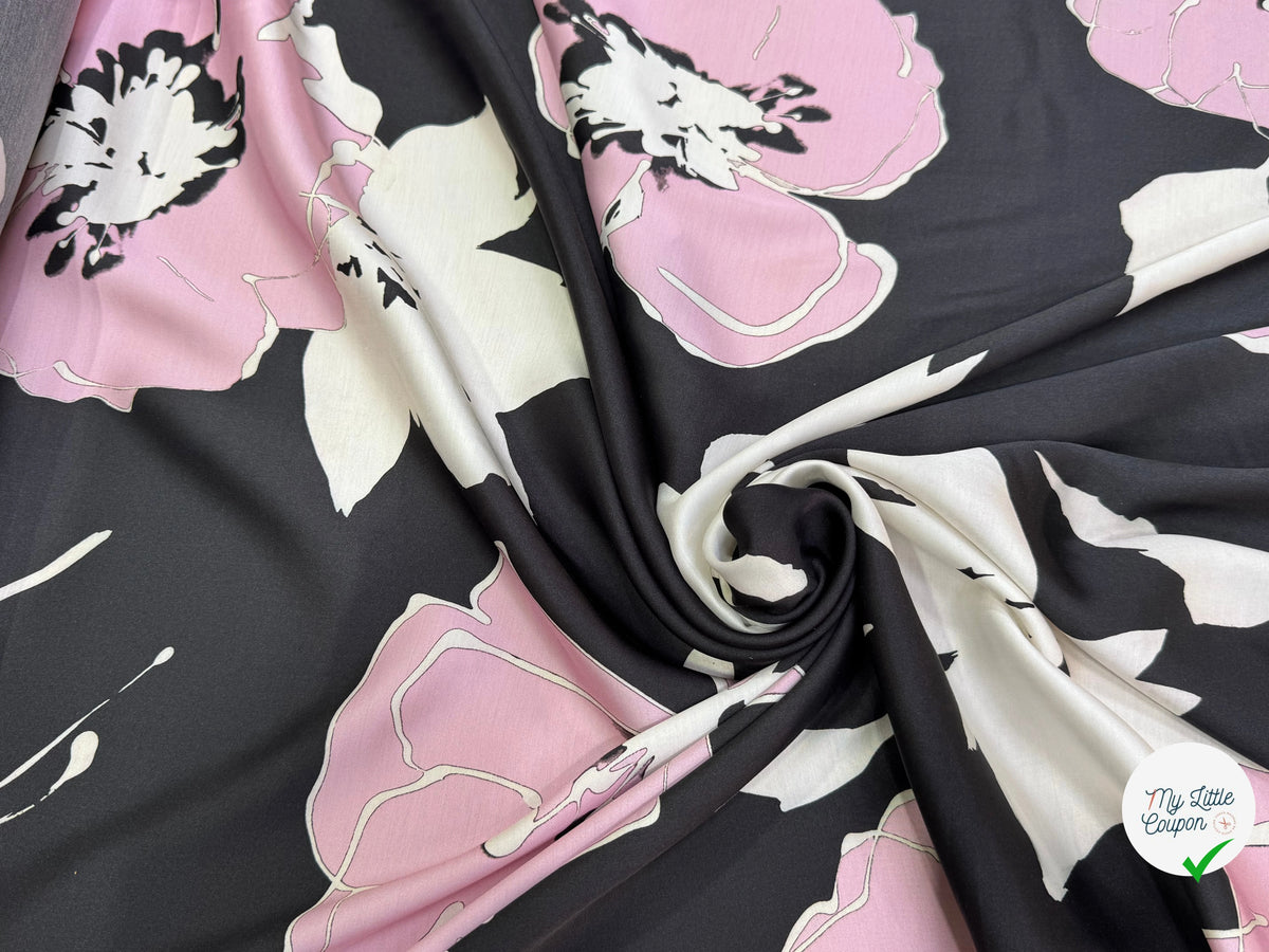 SATIN VISCOSE FLUIDE ET DOUCE FOND NOIR CHIC GROSSES FLEURS - My Little Coupon