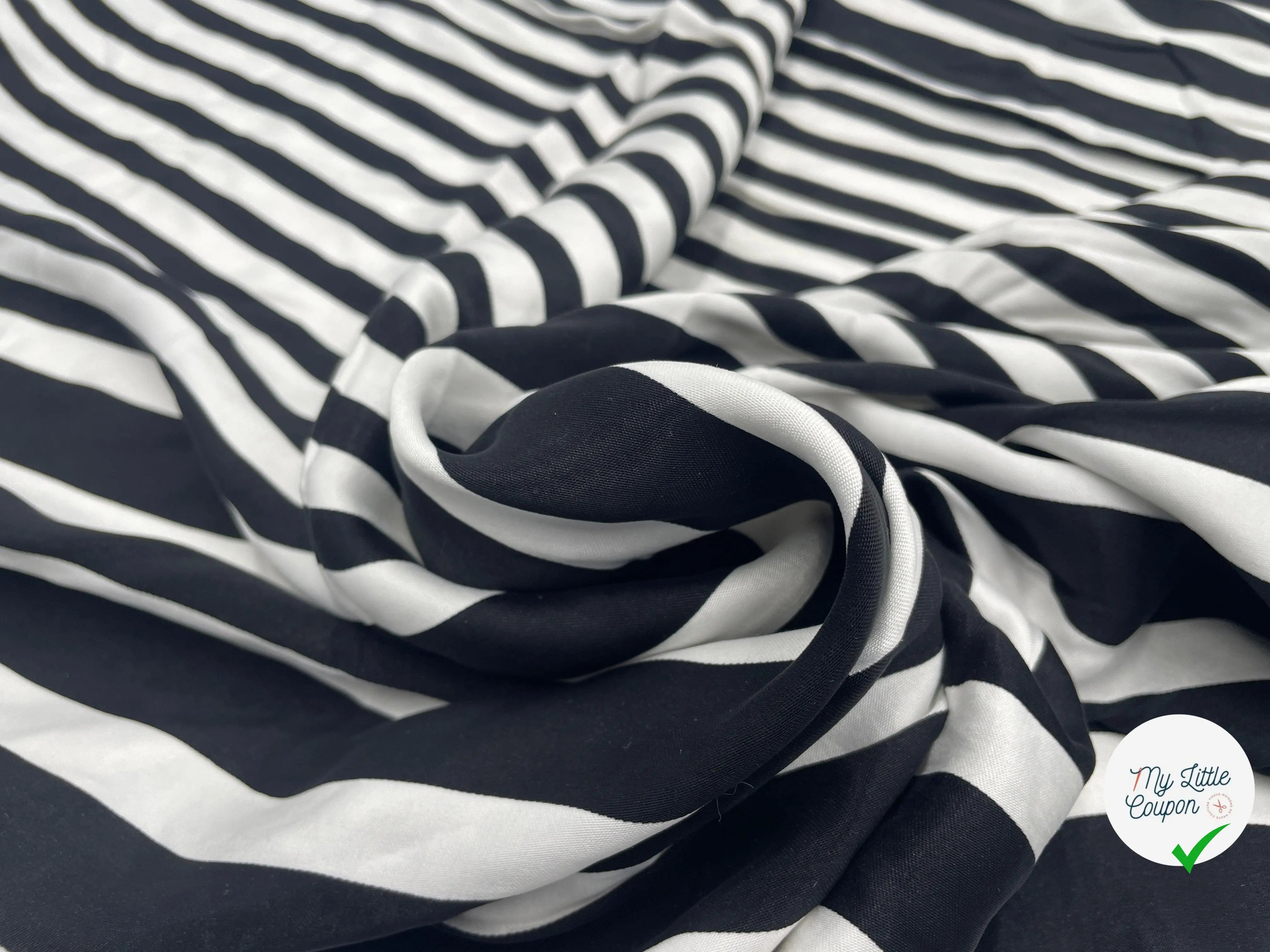 SATIN VISCOSE IMPRIMÉ RAYURES BAYARDÈRE NOIRES - My Little Coupon - tissu - coudre
