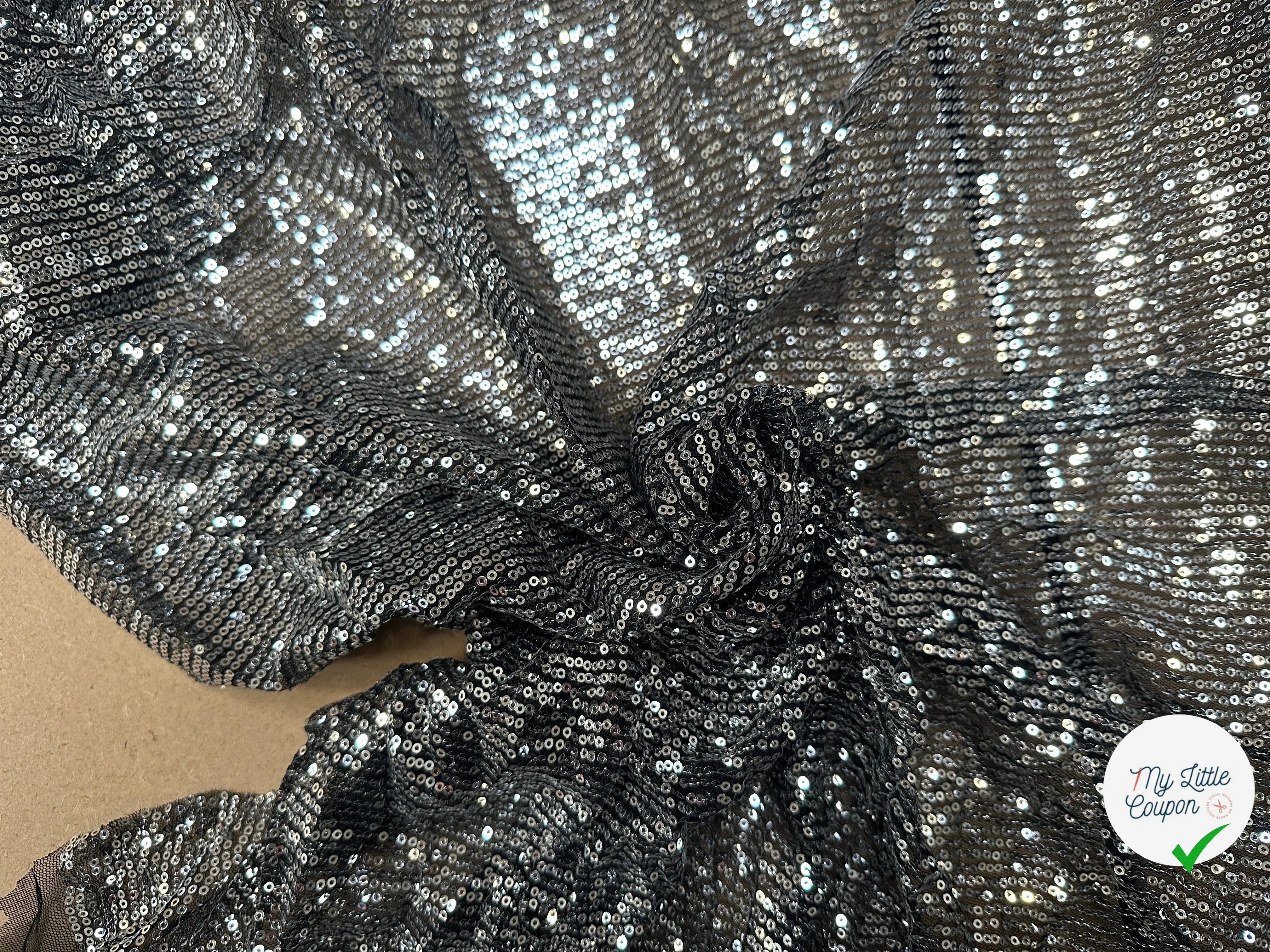 SEQUIN NUIT DE FOLIE 4 AM TOUJOURS PAS RENTRÉE - My Little Coupon
