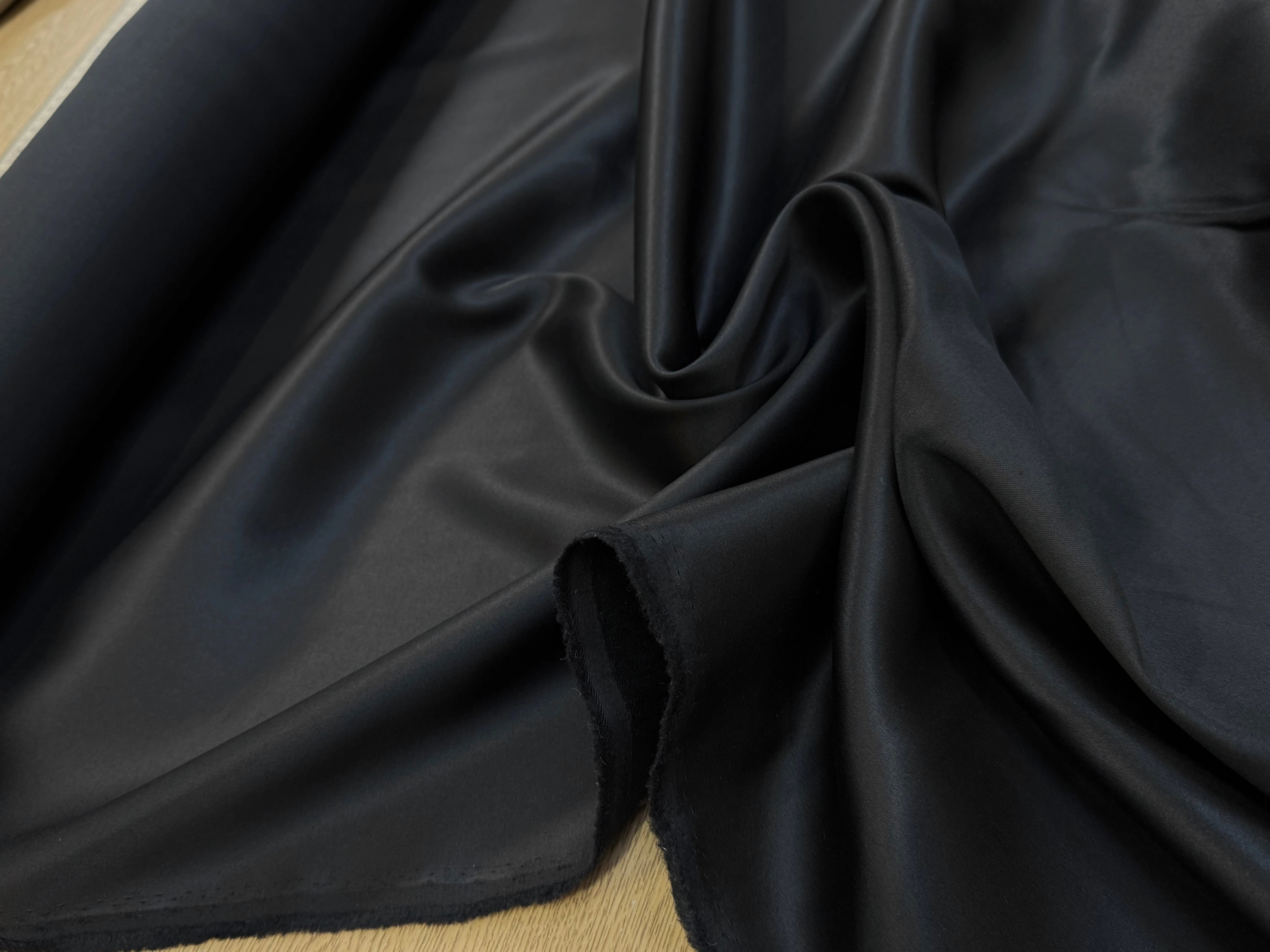 SERGÉ DE LAINE ENVERS SATIN BELLE TENUE NOIR STRETCH - My Little Coupon