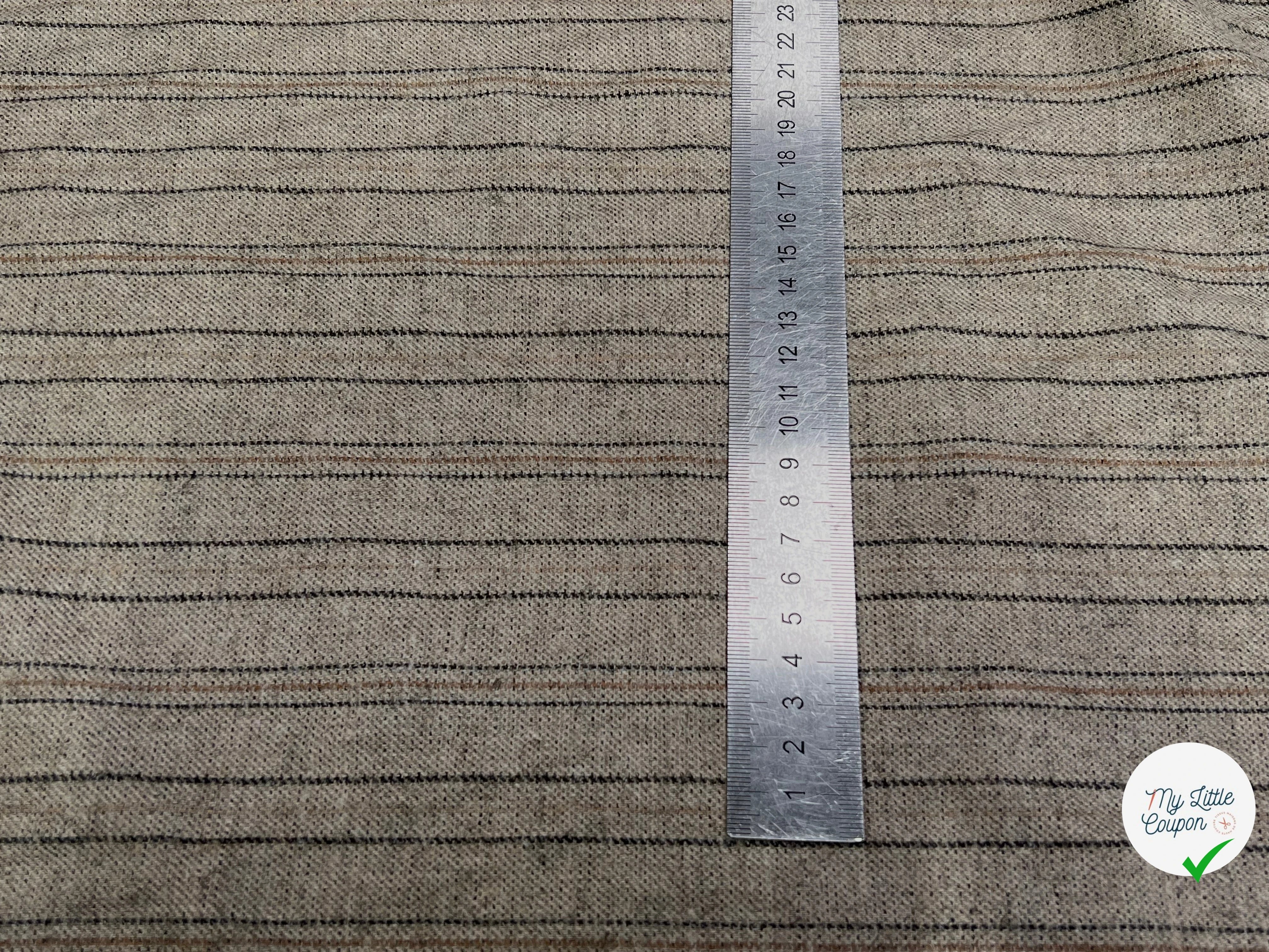 SERGÉ DE LAINE VISCOSE BEIGE RAYURES NOIR ET MARRON 31% LAINE 27% VISCOSE - My Little Coupon