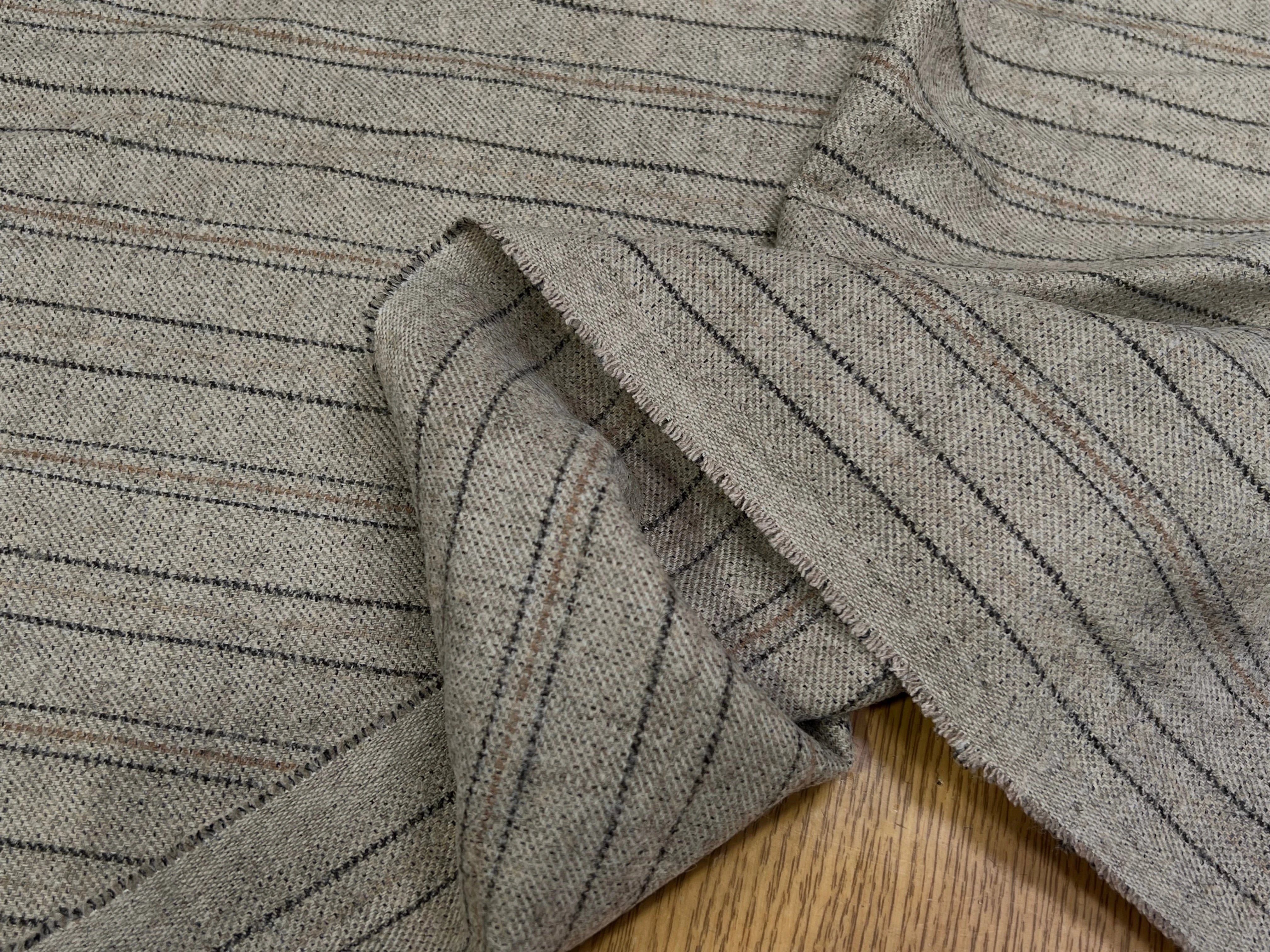 SERGÉ DE LAINE VISCOSE BEIGE RAYURES NOIR ET MARRON 31% LAINE 27% VISCOSE - My Little Coupon