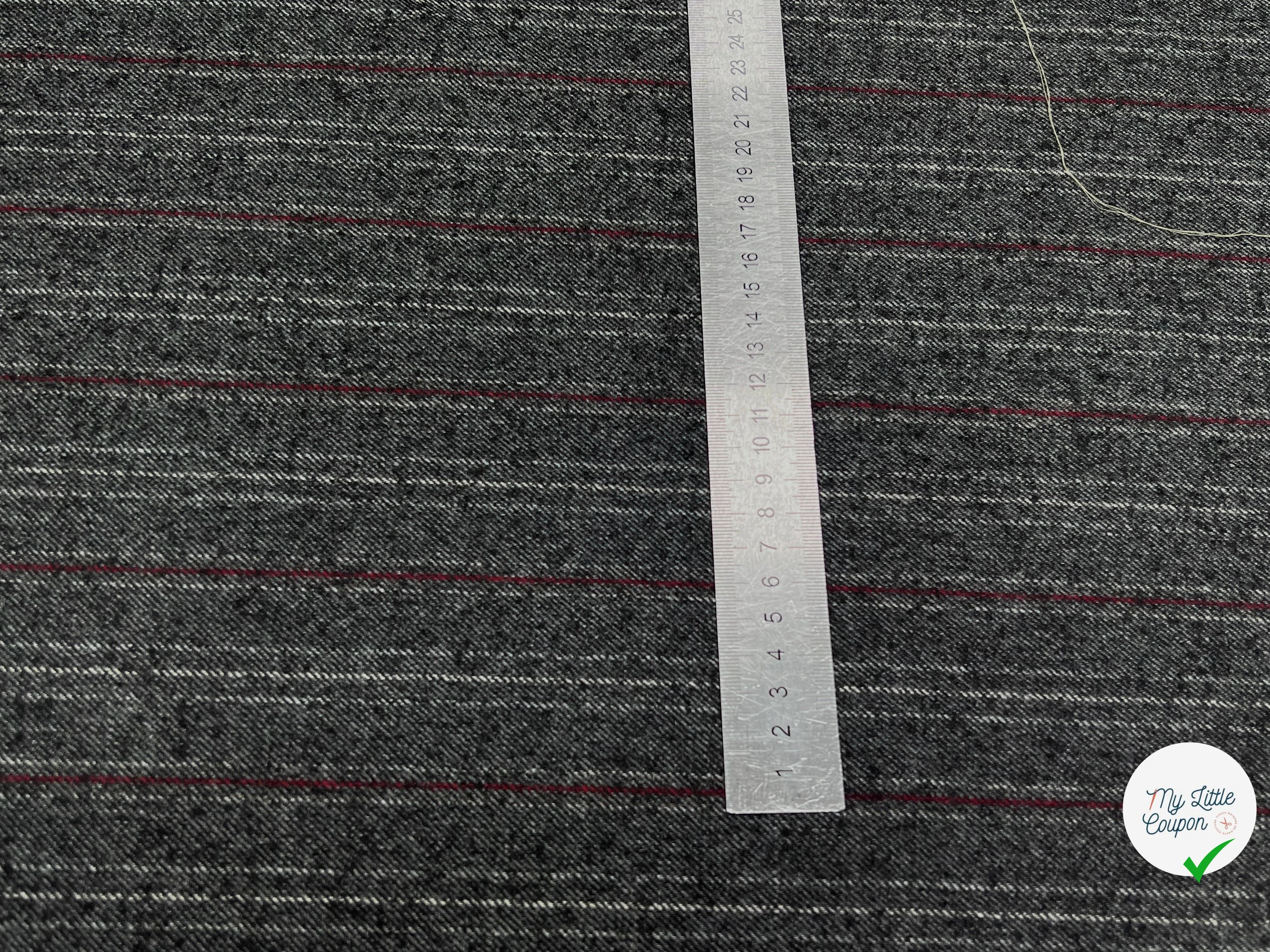 SERGÉ DE LAINE VISCOSE GRIS RAYURES ROUGE ET BLANC 31% LAINE 27% VISCOSE - My Little Coupon