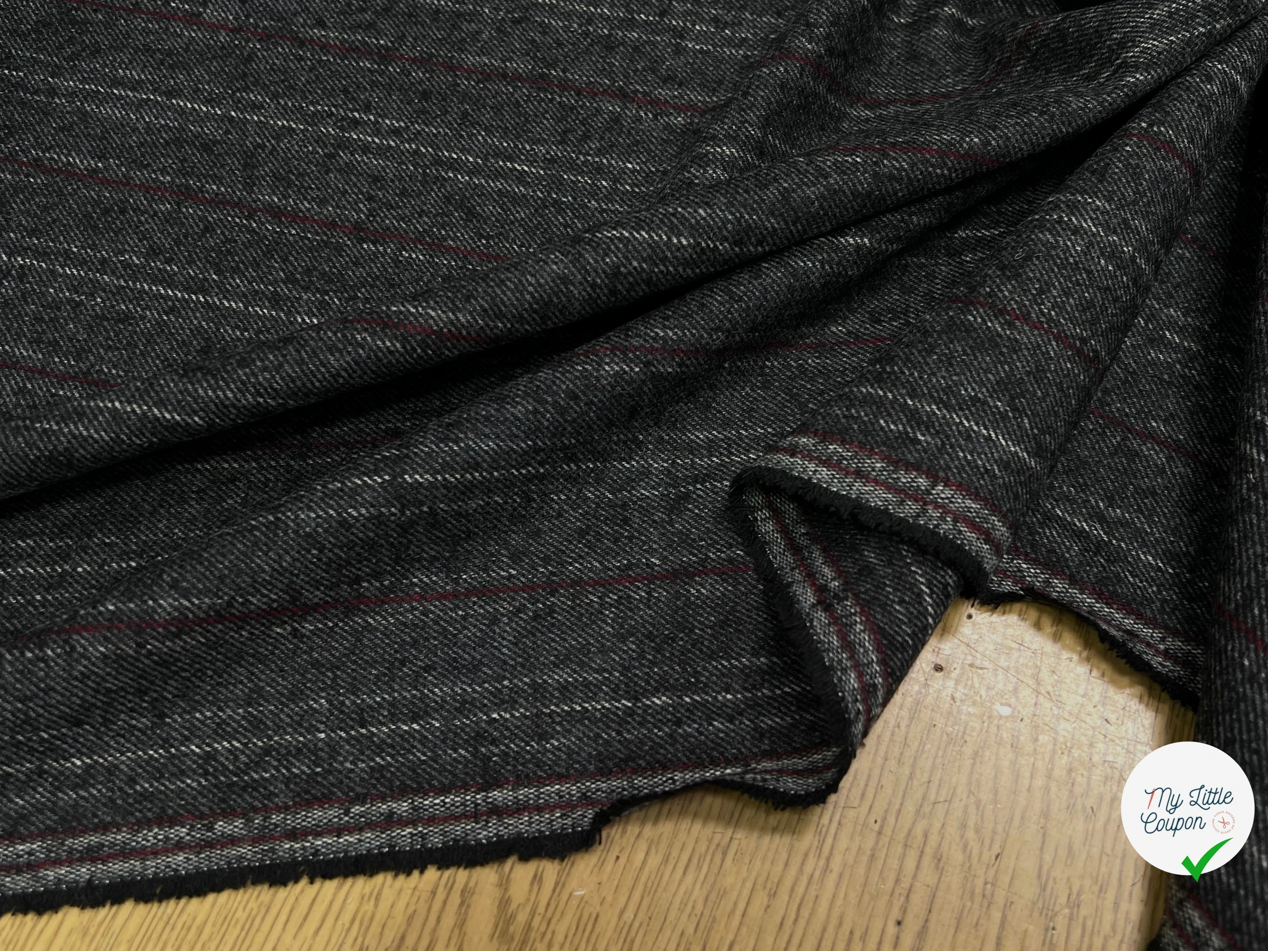 SERGÉ DE LAINE VISCOSE GRIS RAYURES ROUGE ET BLANC 31% LAINE 27% VISCOSE - My Little Coupon