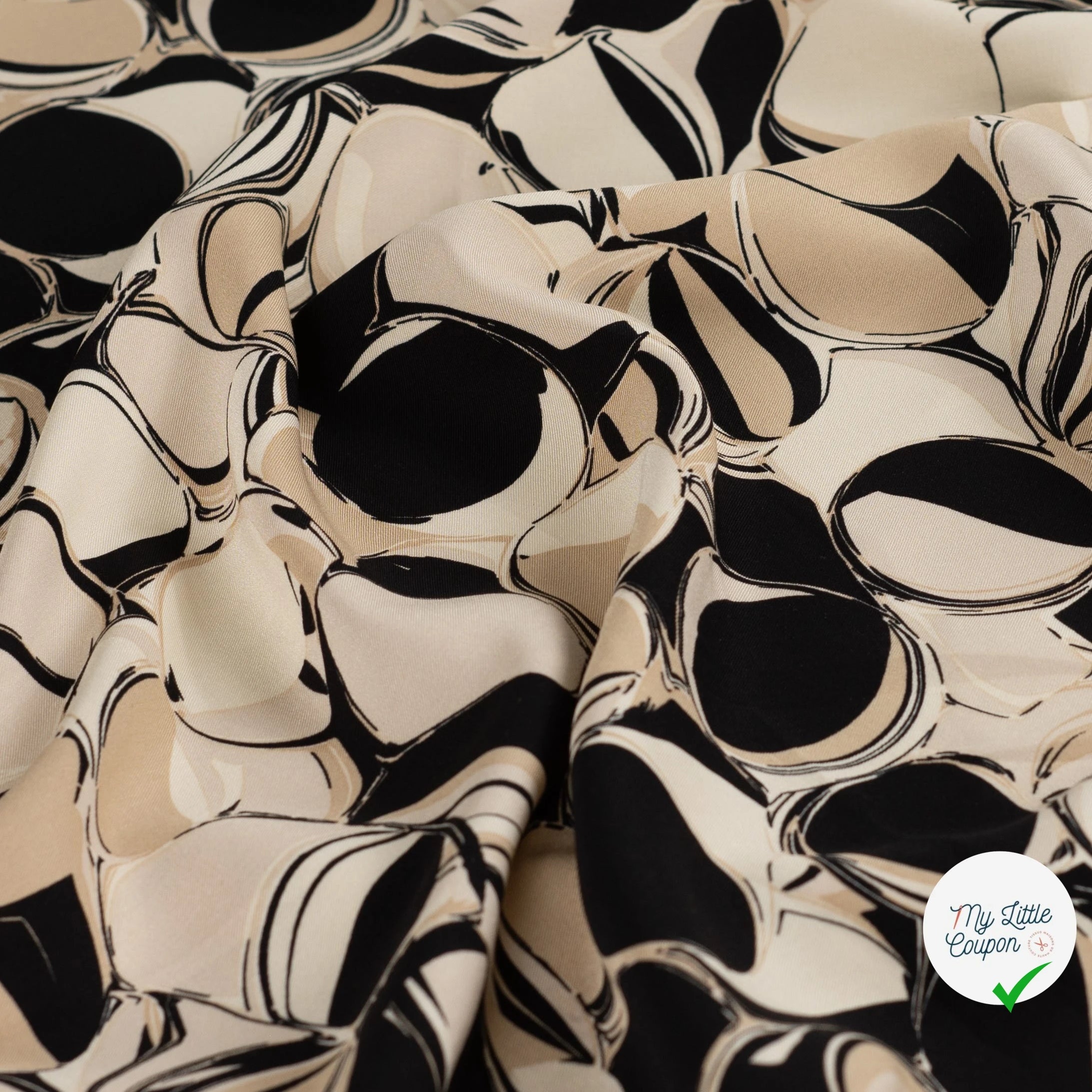Sergé de viscose EcoVero cercles sable - mise en situation