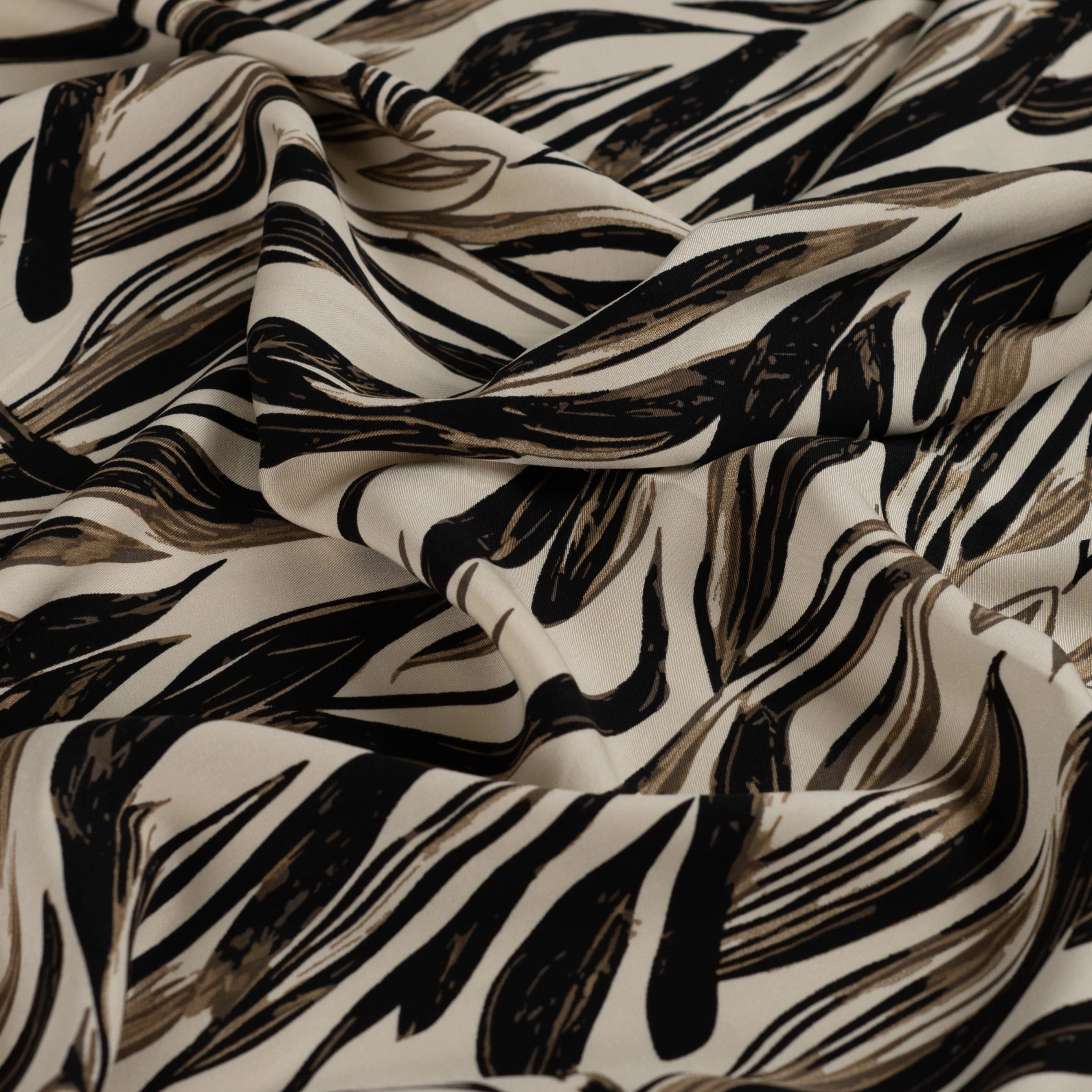 Sergé de viscose EcoVero feuilles pinceau sable - mise en situation