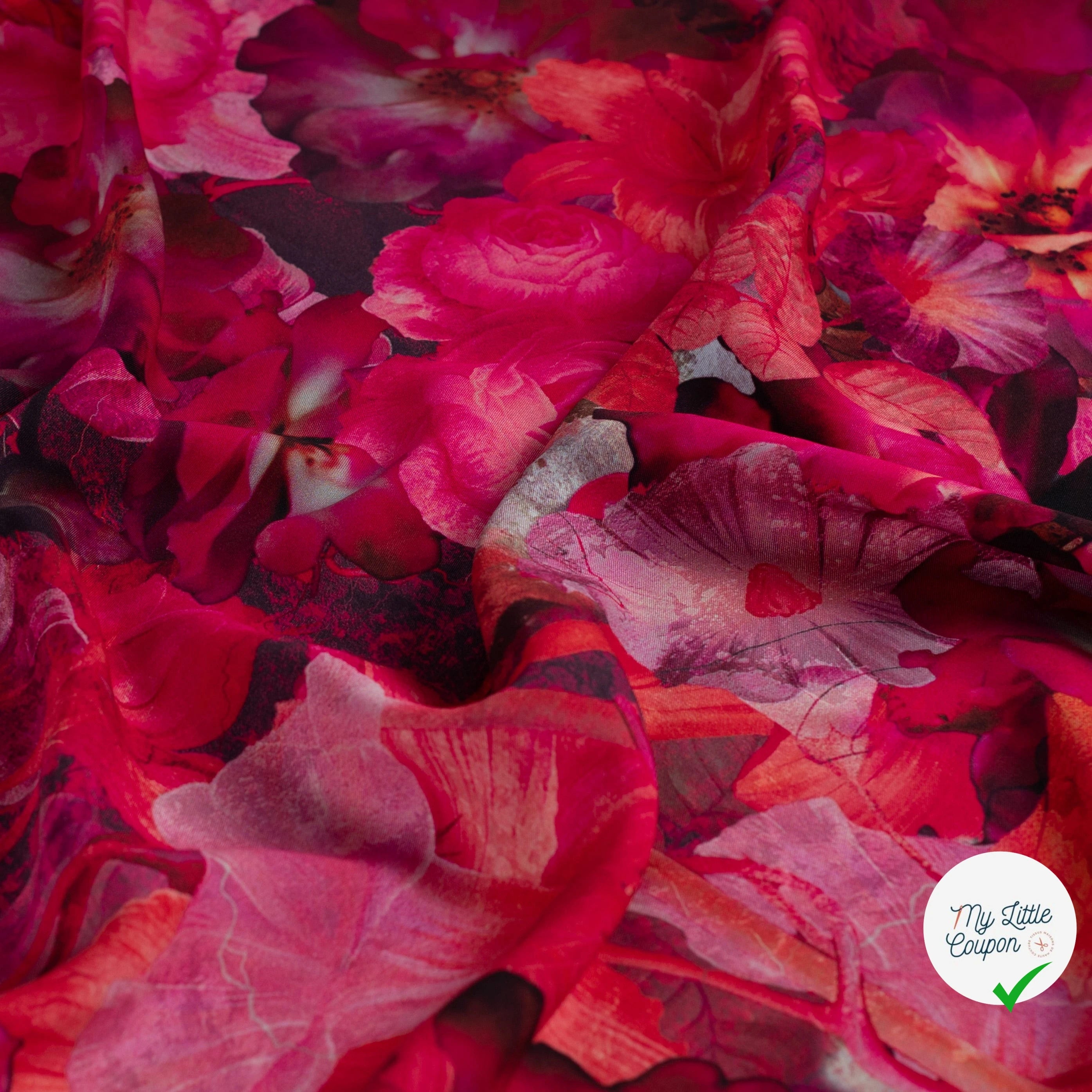 Sergé de viscose EcoVero fleurs cyclamen - mise en situation