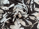 SERGE FLUIDE FOND KAKI AVEC FLEURS BLANCHES - My Little Coupon
