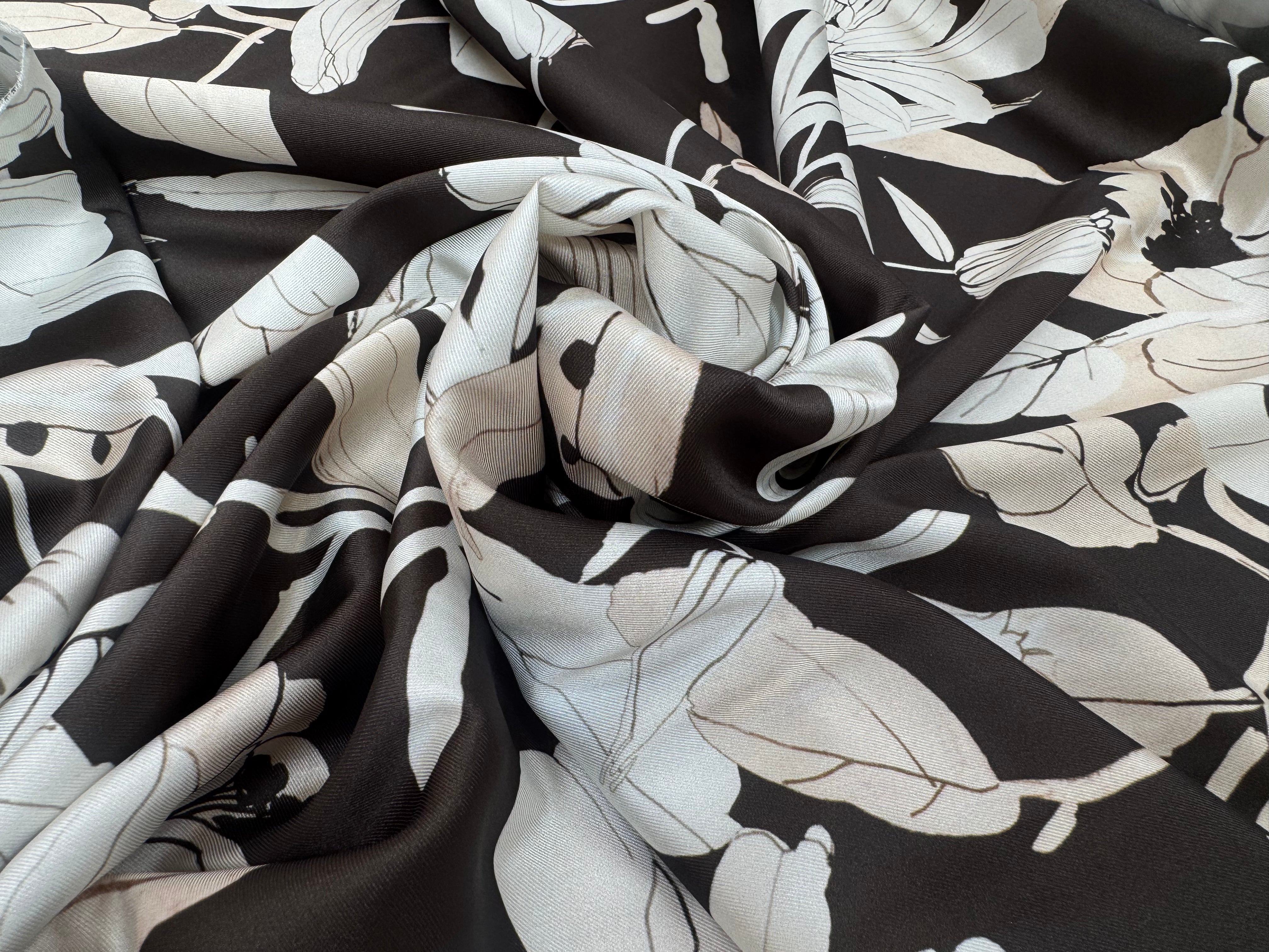 SERGE FLUIDE FOND KAKI AVEC FLEURS BLANCHES - My Little Coupon