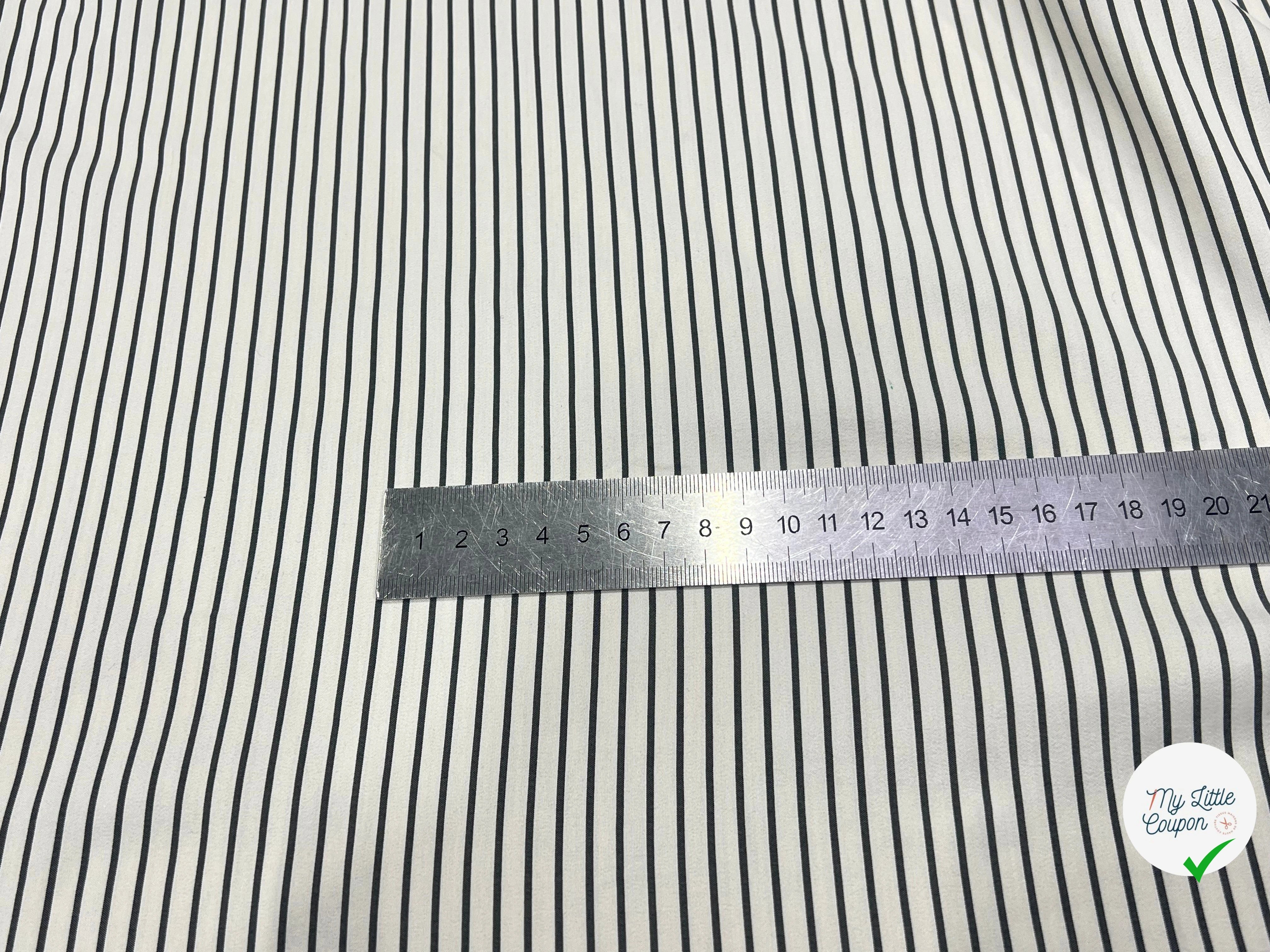 SOIE LÉGÈREMENT SATINÉ BLANC FINES RAYURES NOIRE 100% SOIE - My Little Coupon