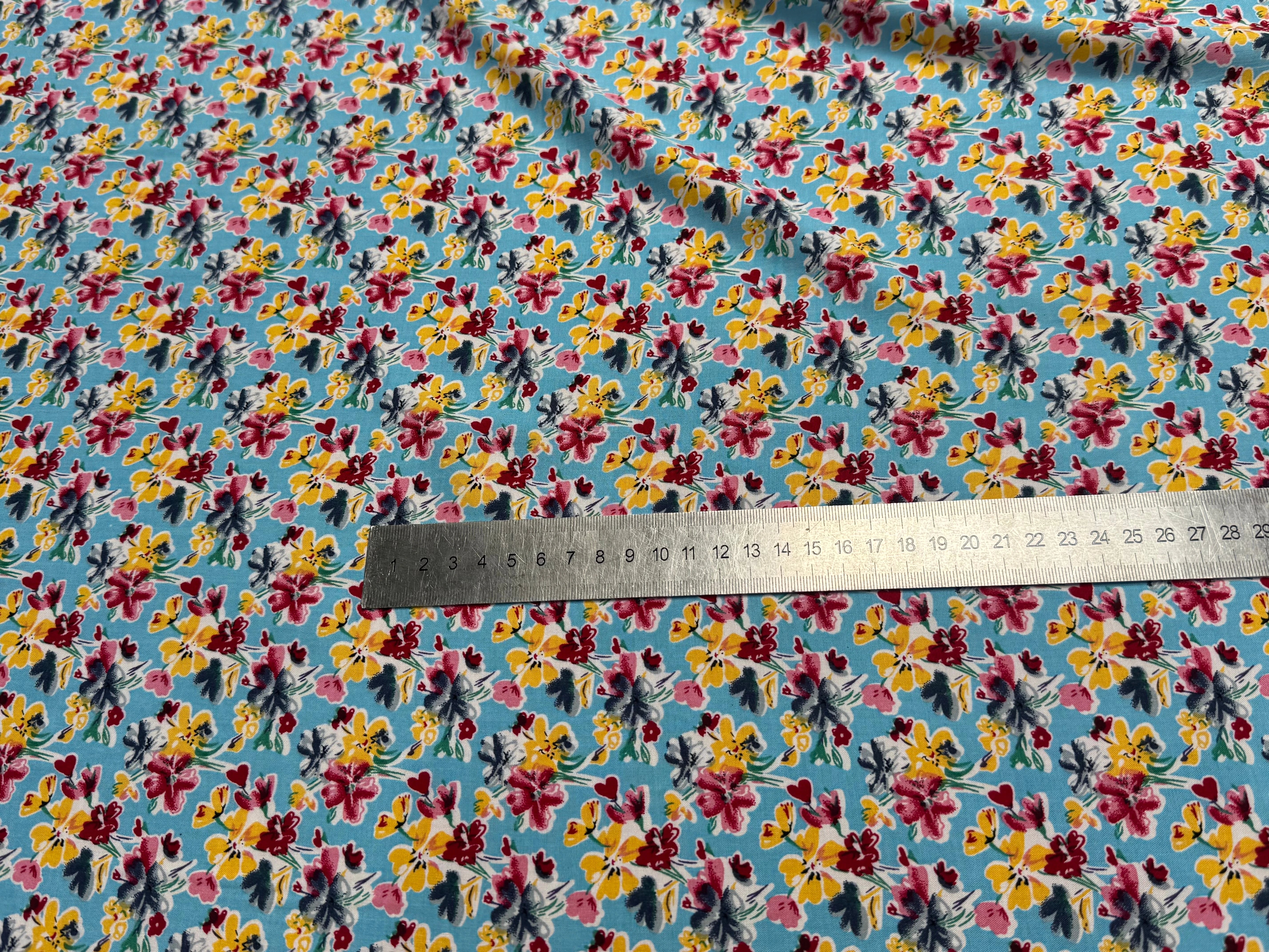 TISSU 100% VISCOSE FOND BLEU CIEL IMPRIMÉ BOUQUETS - My Little Coupon