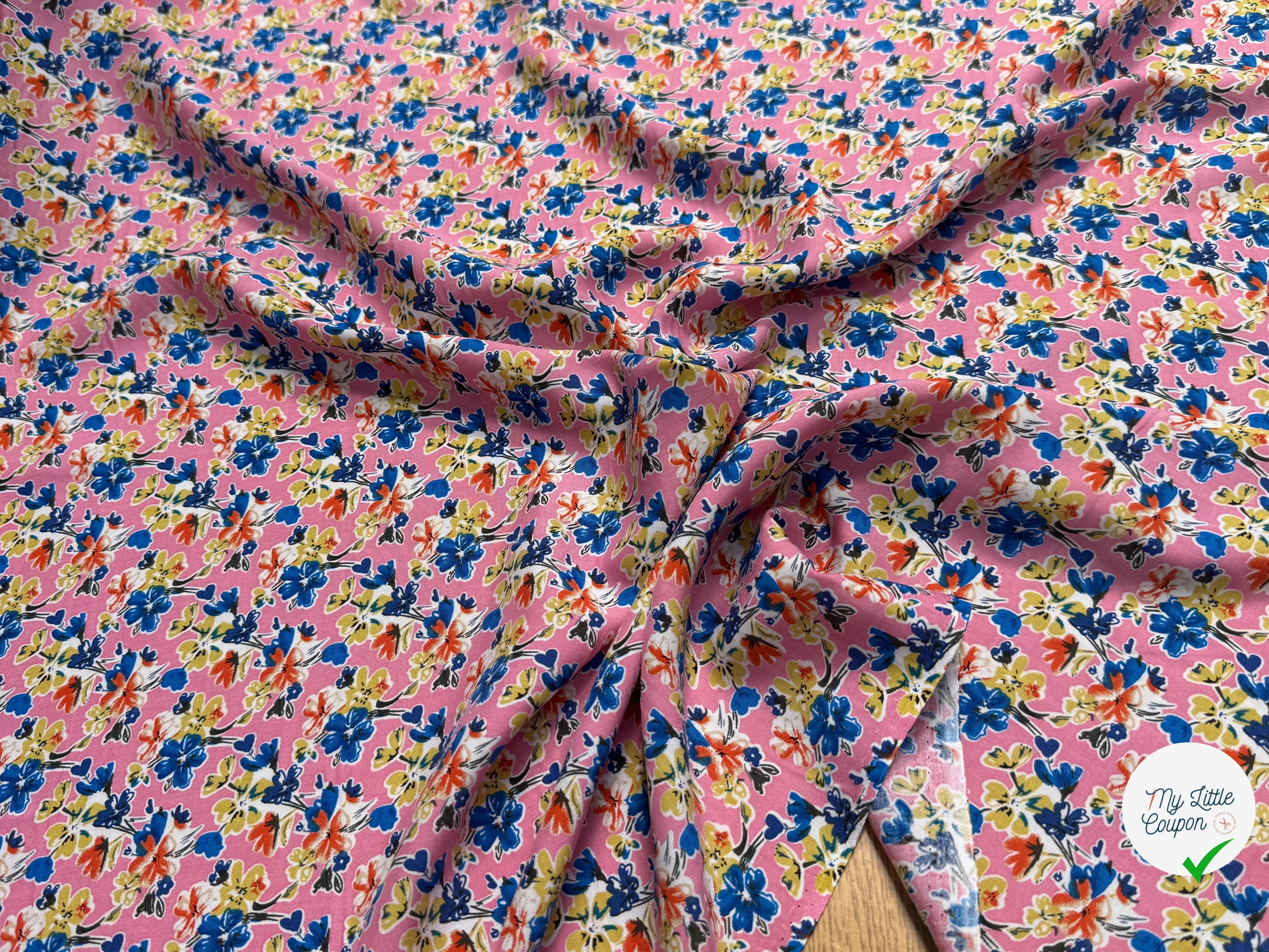 TISSU 100% VISCOSE FOND ROSE IMPRIMÉ BOUQUETS - My Little Coupon