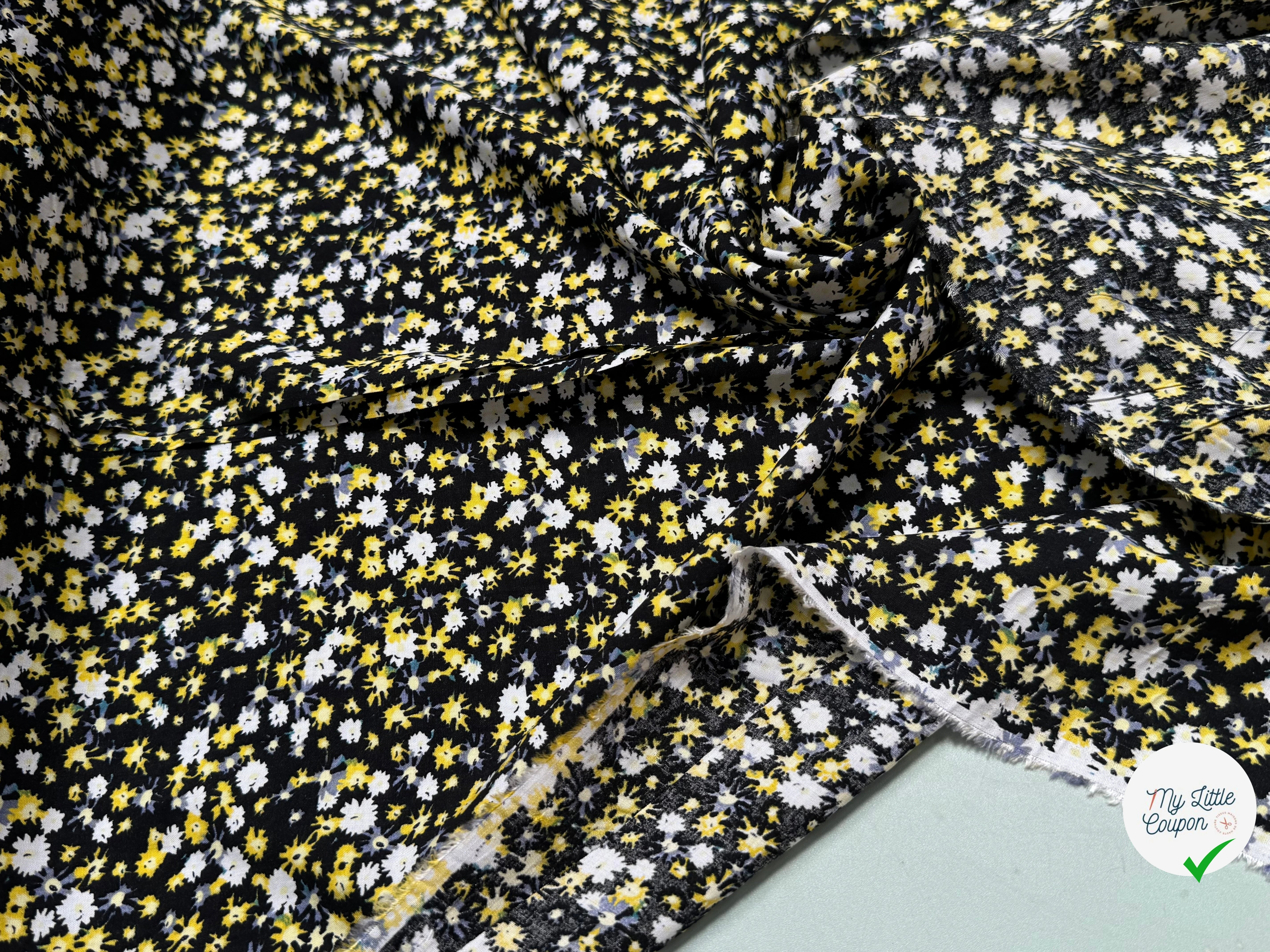TISSU 100% VISCOSE IMPRIMÉ ARTIFICES FOND NOIR - My Little Coupon