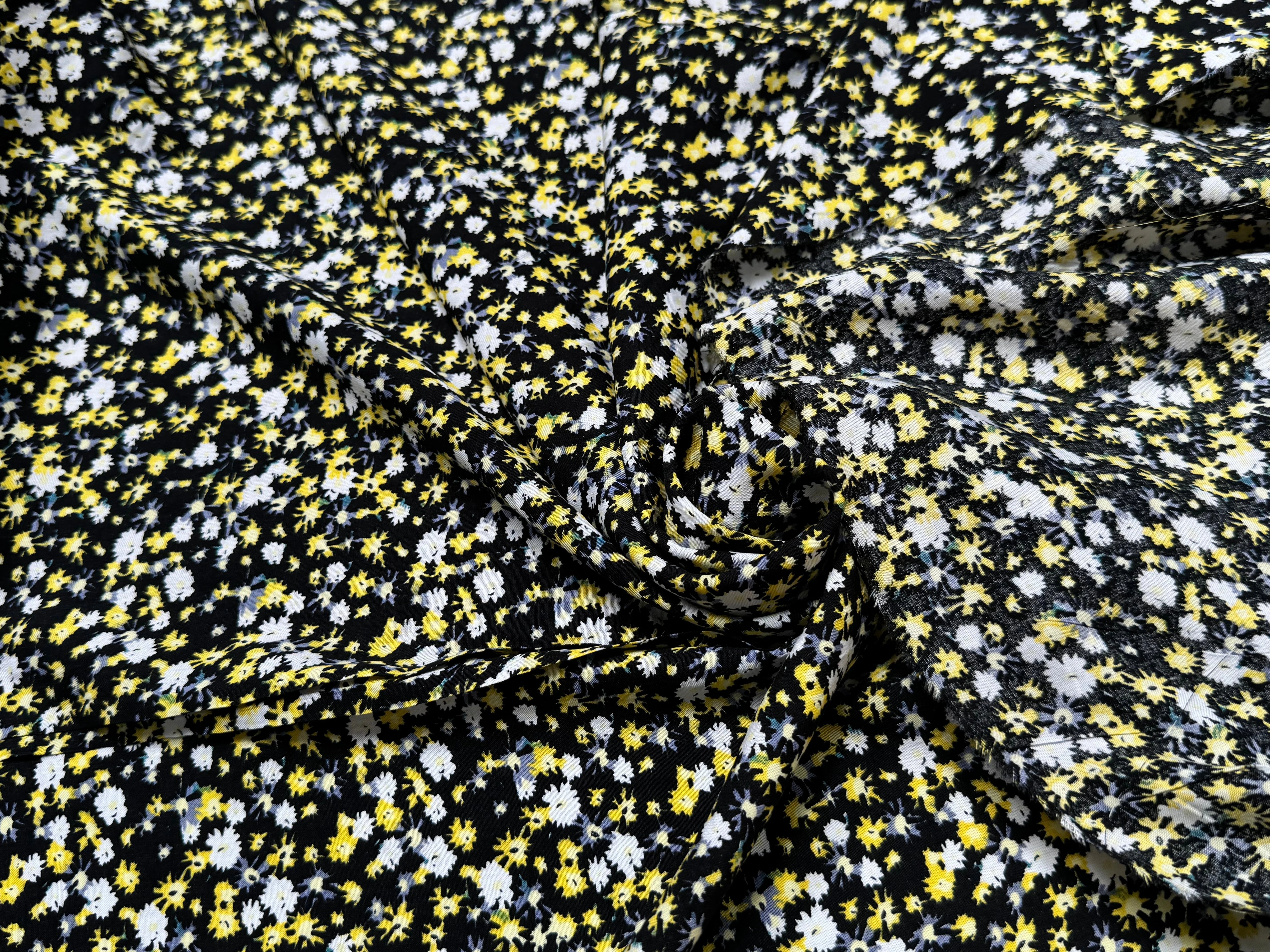 TISSU 100% VISCOSE IMPRIMÉ ARTIFICES FOND NOIR - My Little Coupon