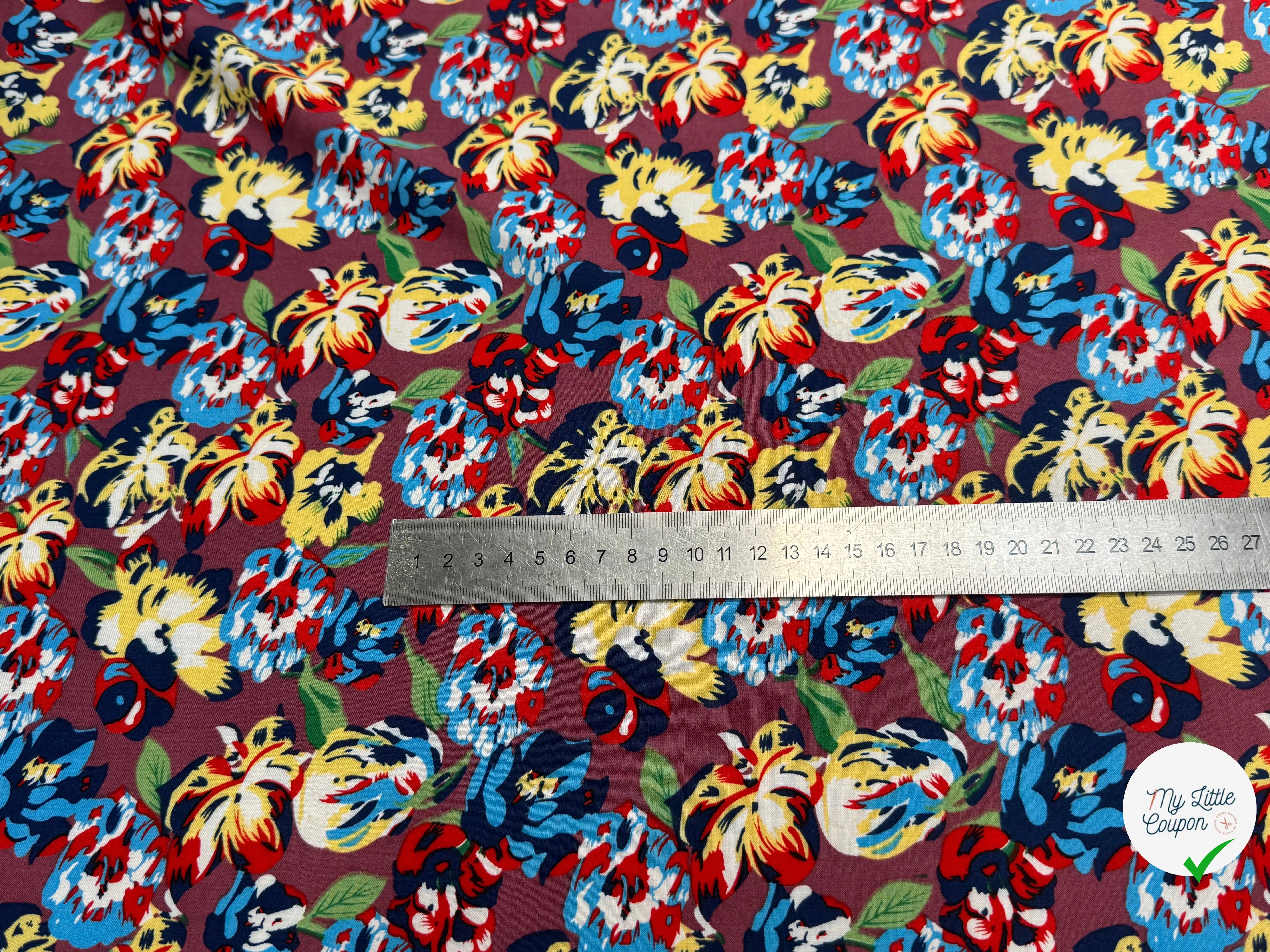 TISSU 100% VISCOSE IMPRIMÉ BASE DE FLEURS FOND MARRON BORDEAUX - My Little Coupon