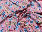 TISSU 100% VISCOSE IMPRIMÉ FEUILLAGES FOND ROSE - My Little Coupon