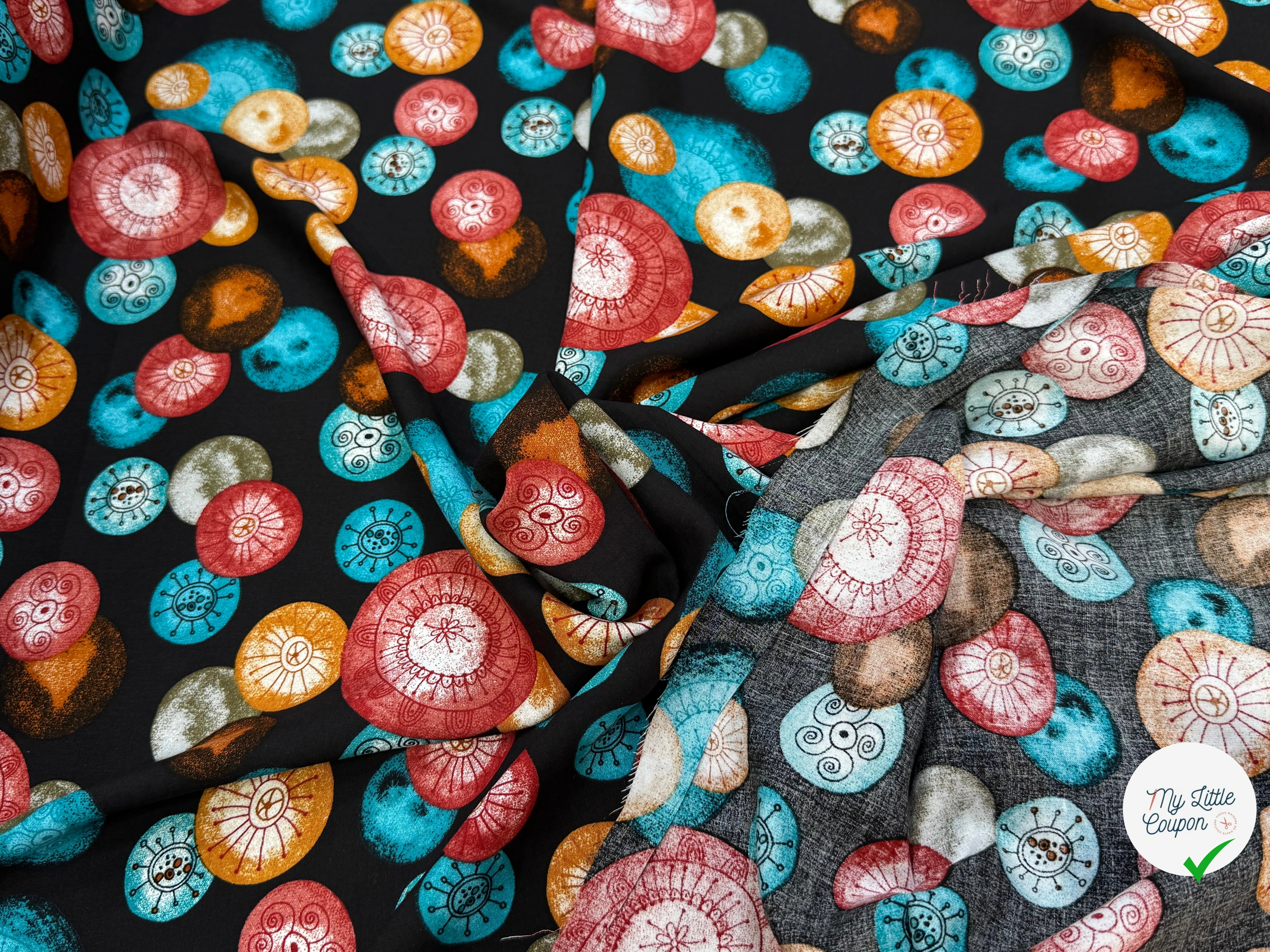 TISSU 100% VISCOSE IMPRIMÉ FOND NOIR MOTIFS CIRCULAIRES - My Little Coupon