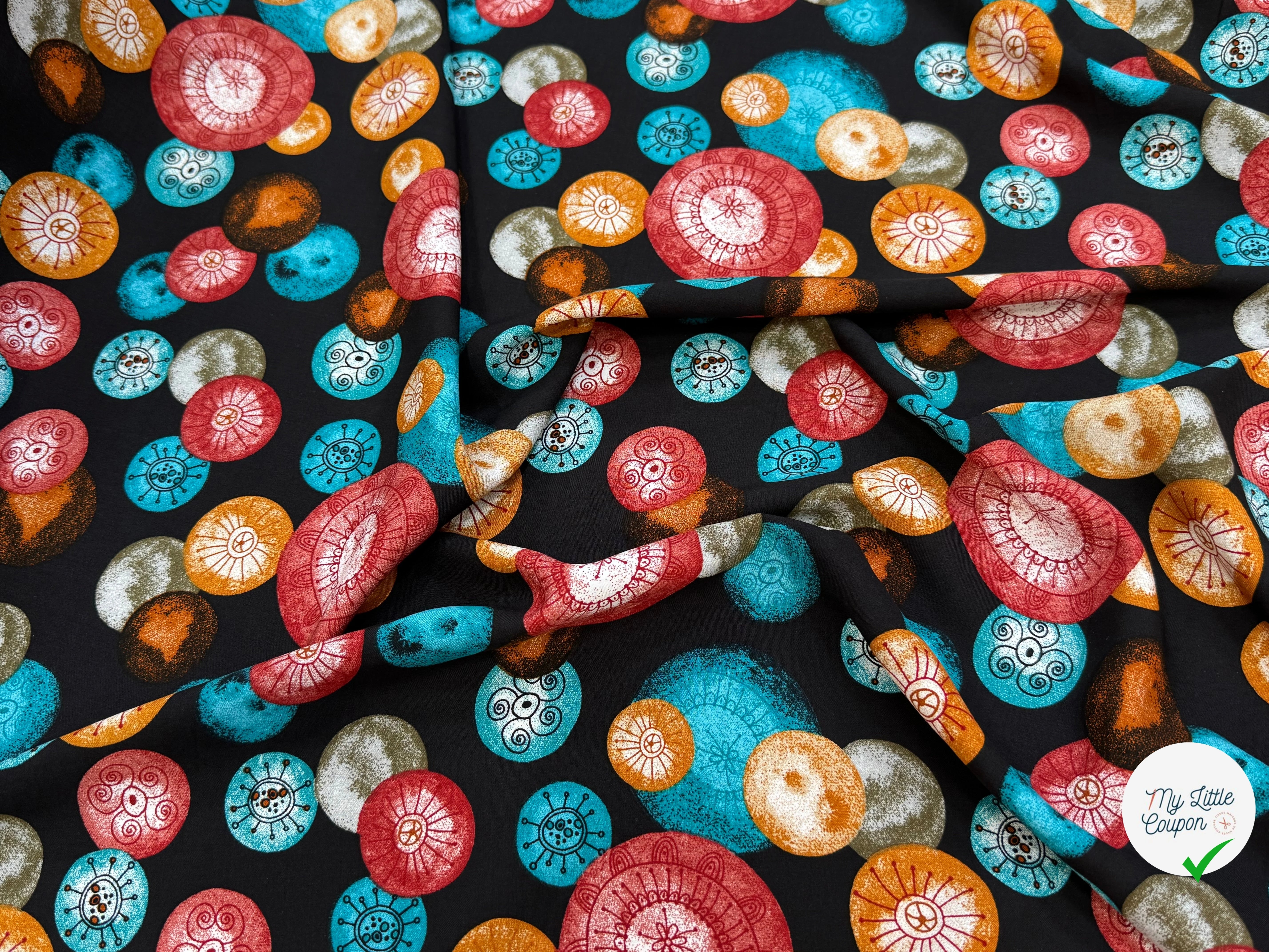 TISSU 100% VISCOSE IMPRIMÉ FOND NOIR MOTIFS CIRCULAIRES - My Little Coupon