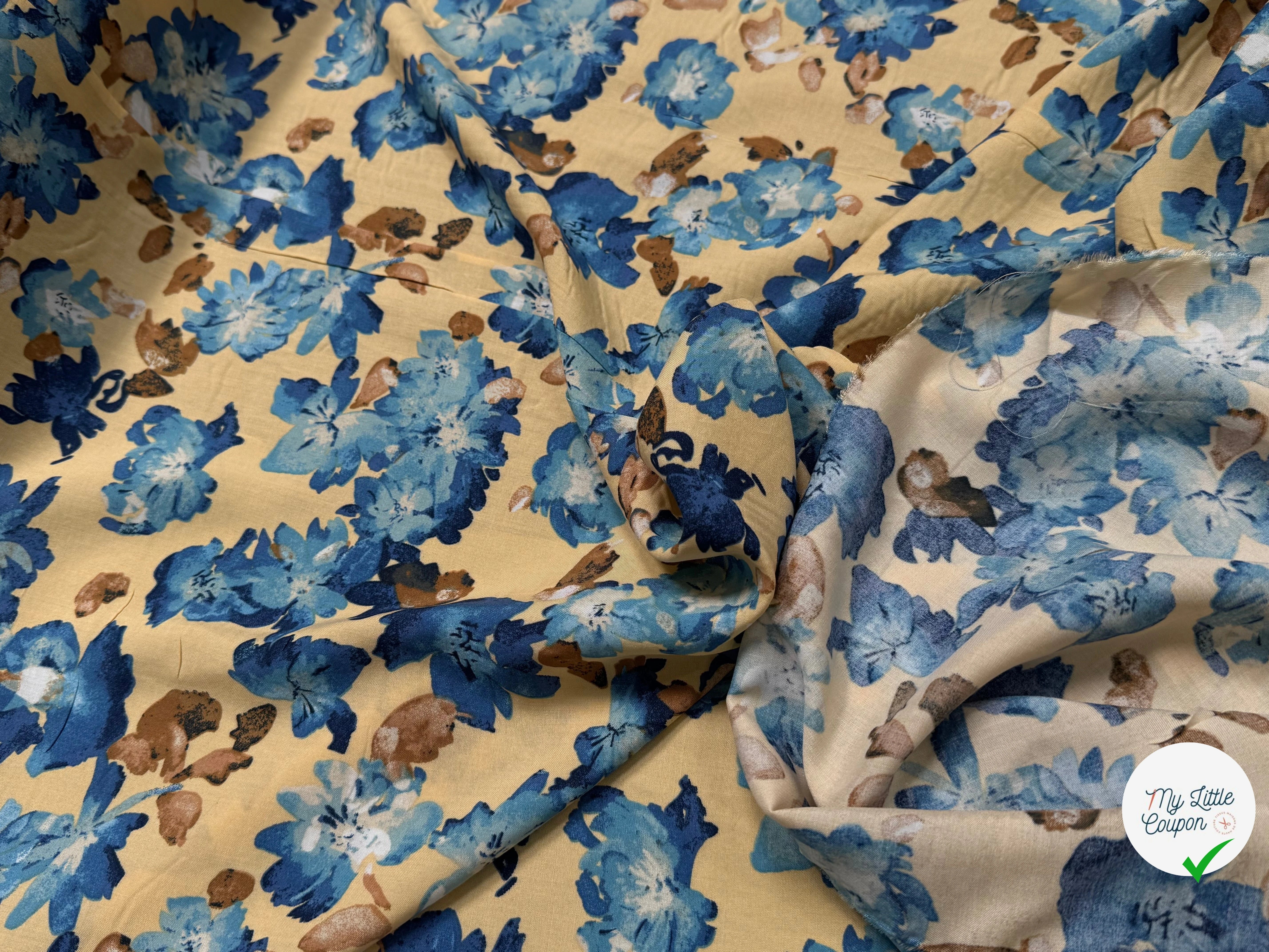 TISSU 100% VISCOSE IMPRIMÉ GROSSES BASES DE FLEURS FOND CAMEL - My Little Coupon