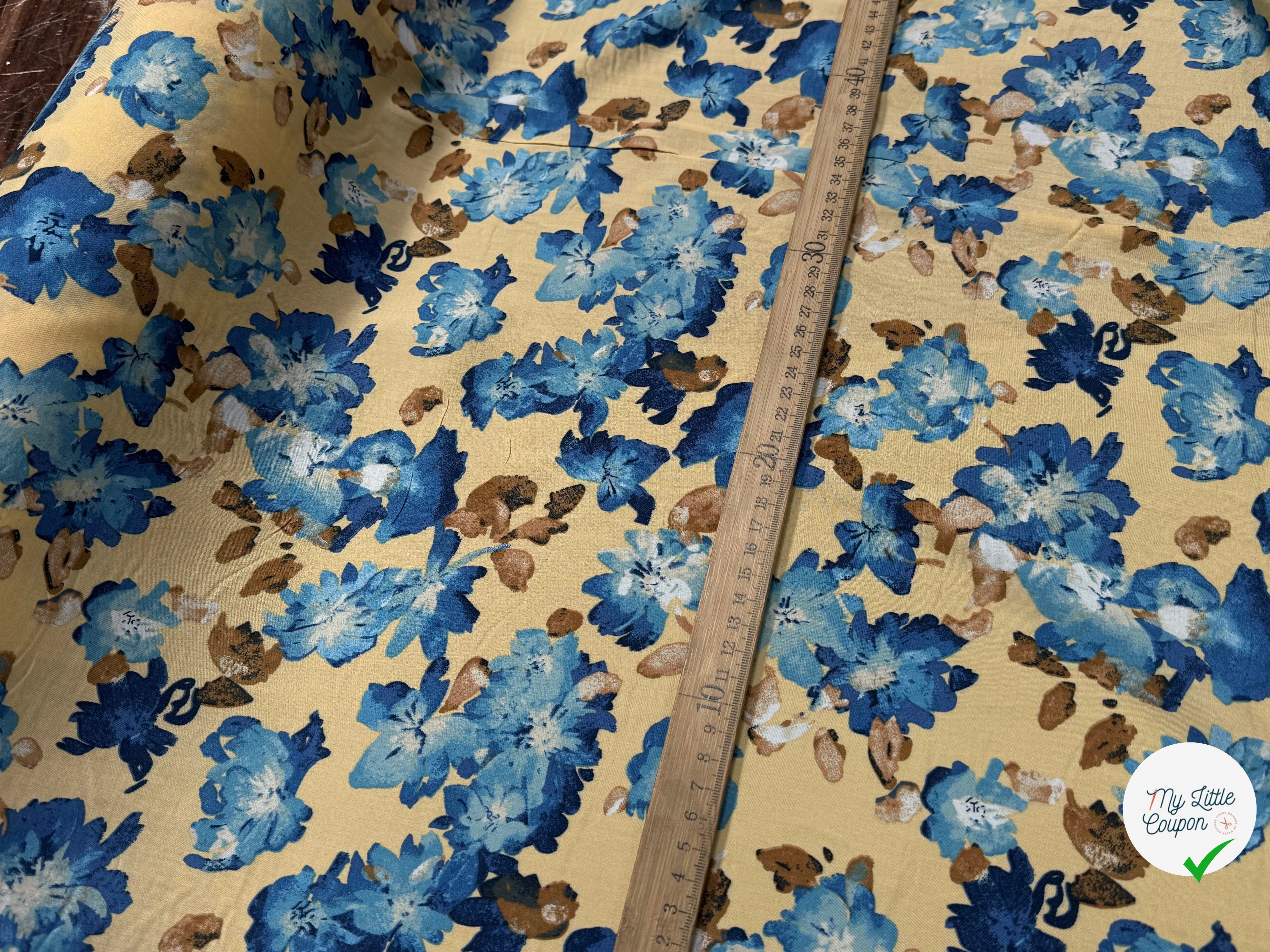TISSU 100% VISCOSE IMPRIMÉ GROSSES BASES DE FLEURS FOND CAMEL - My Little Coupon