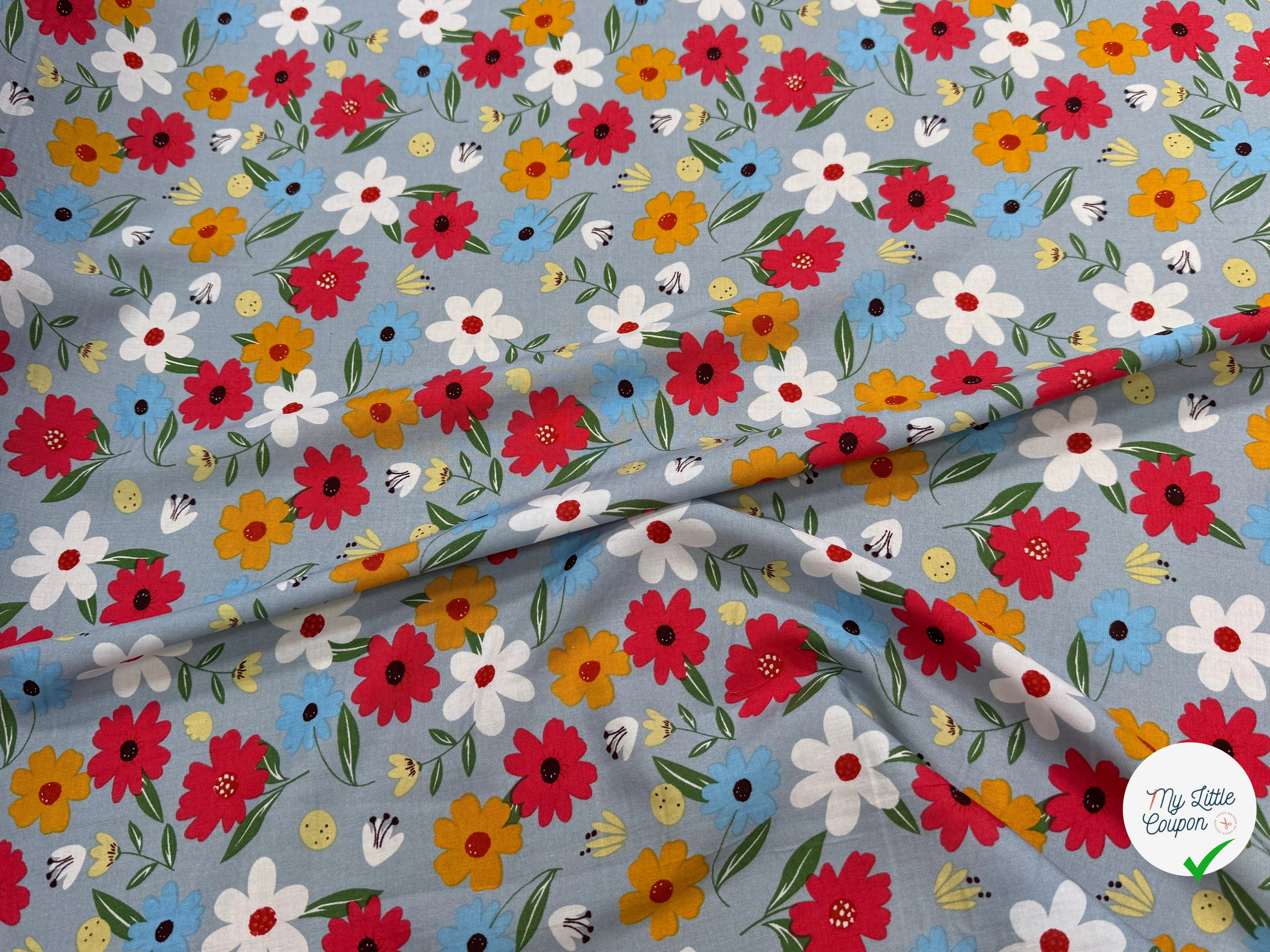 TISSU 100% VISCOSE IMPRIMÉ JOLIES FLEURS FOND GRIS BLEUTÉ - My Little Coupon