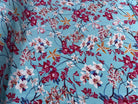 TISSU 100% VISCOSE IMPRIMÉ MOTIFS FLOREAUX FOND TURQUOISE - My Little Coupon