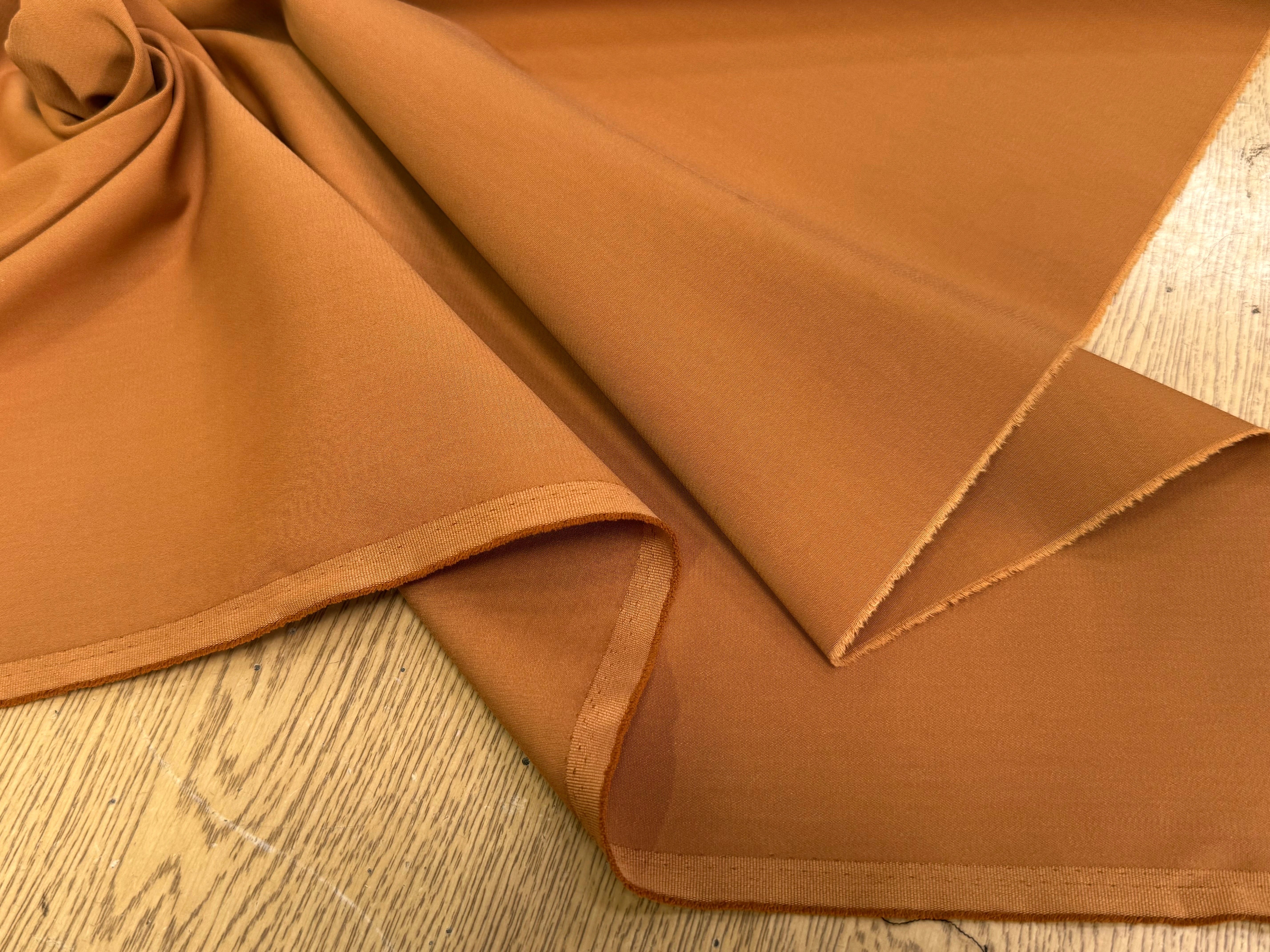 TISSU COTON POLYAMIDE ULTRA STRETCH ASPECT PEACHSKIN CARAMEL 61% COTON - My Little Coupon