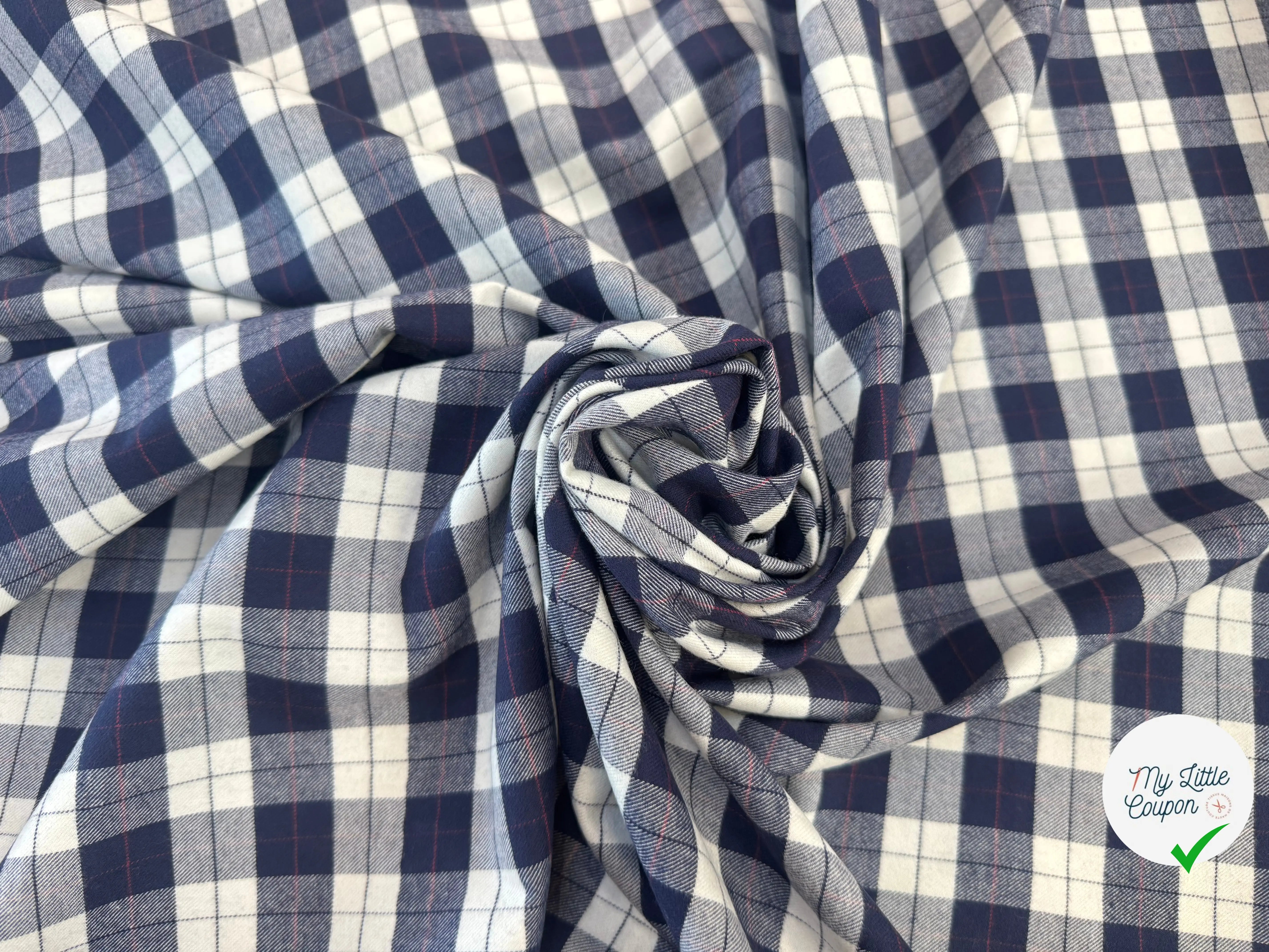 TISSU COTON TRAPPEUR A MOTIFS CARREAUX BLEU NAVY ET LIGNES ROUGE - My Little Coupon