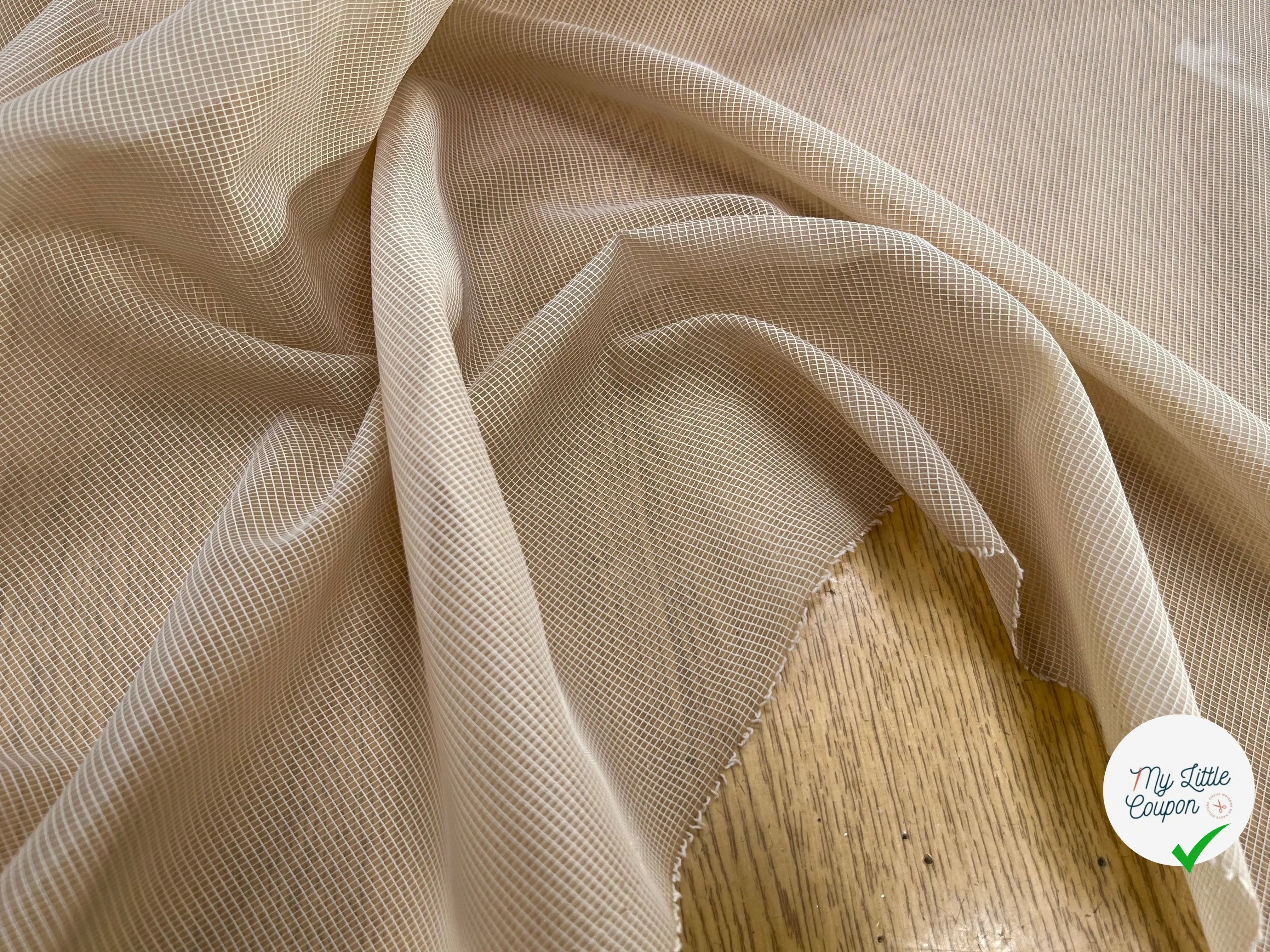 TISSU COUPE VENT ORGANZA MODERNE UNI SABLE - My Little Coupon