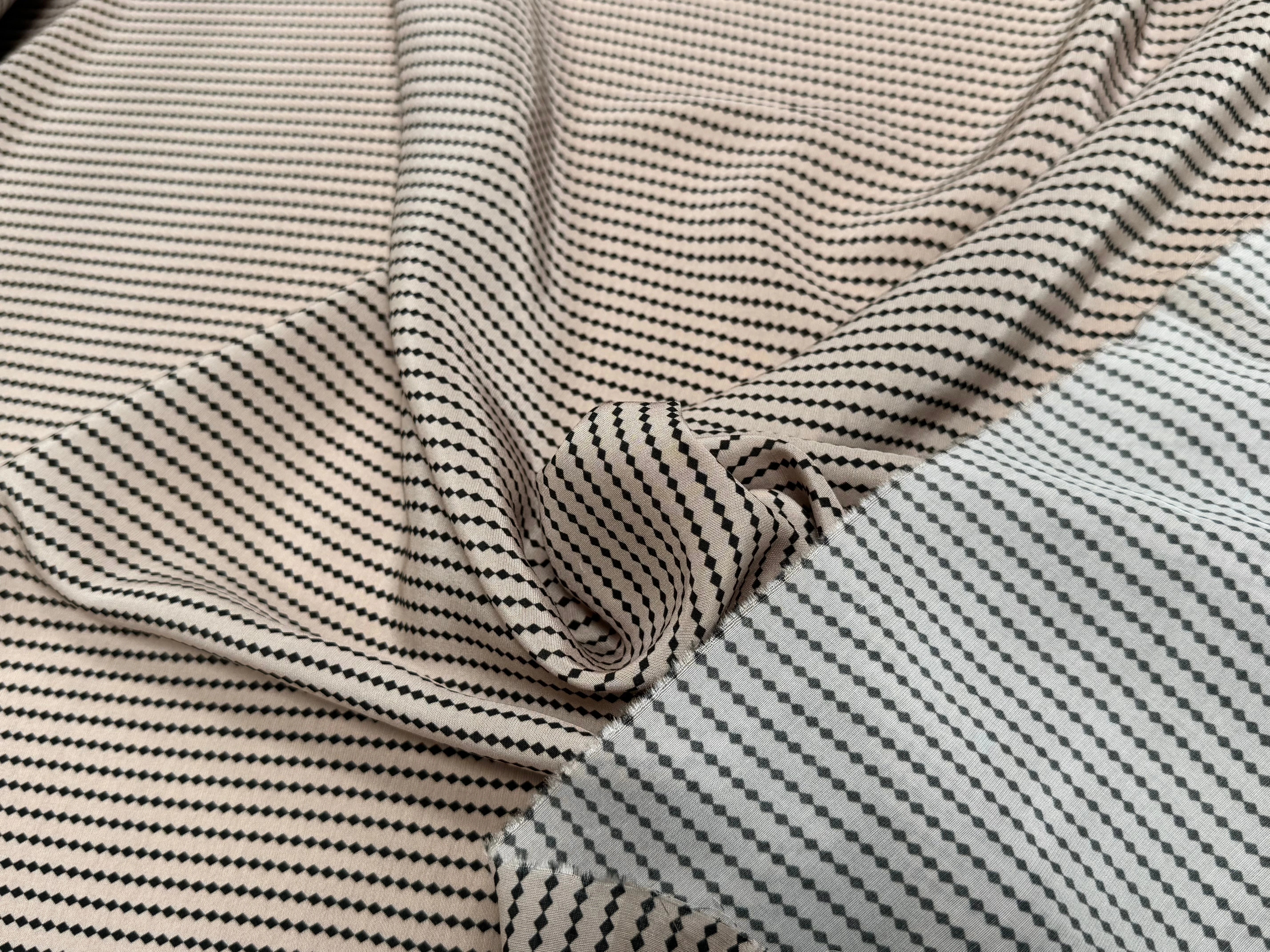 TISSU CRÊPE DE VISCOSE IMPRIMÉ MINI POIS BLEU TANGO PERLE BEIGE - My Little Coupon