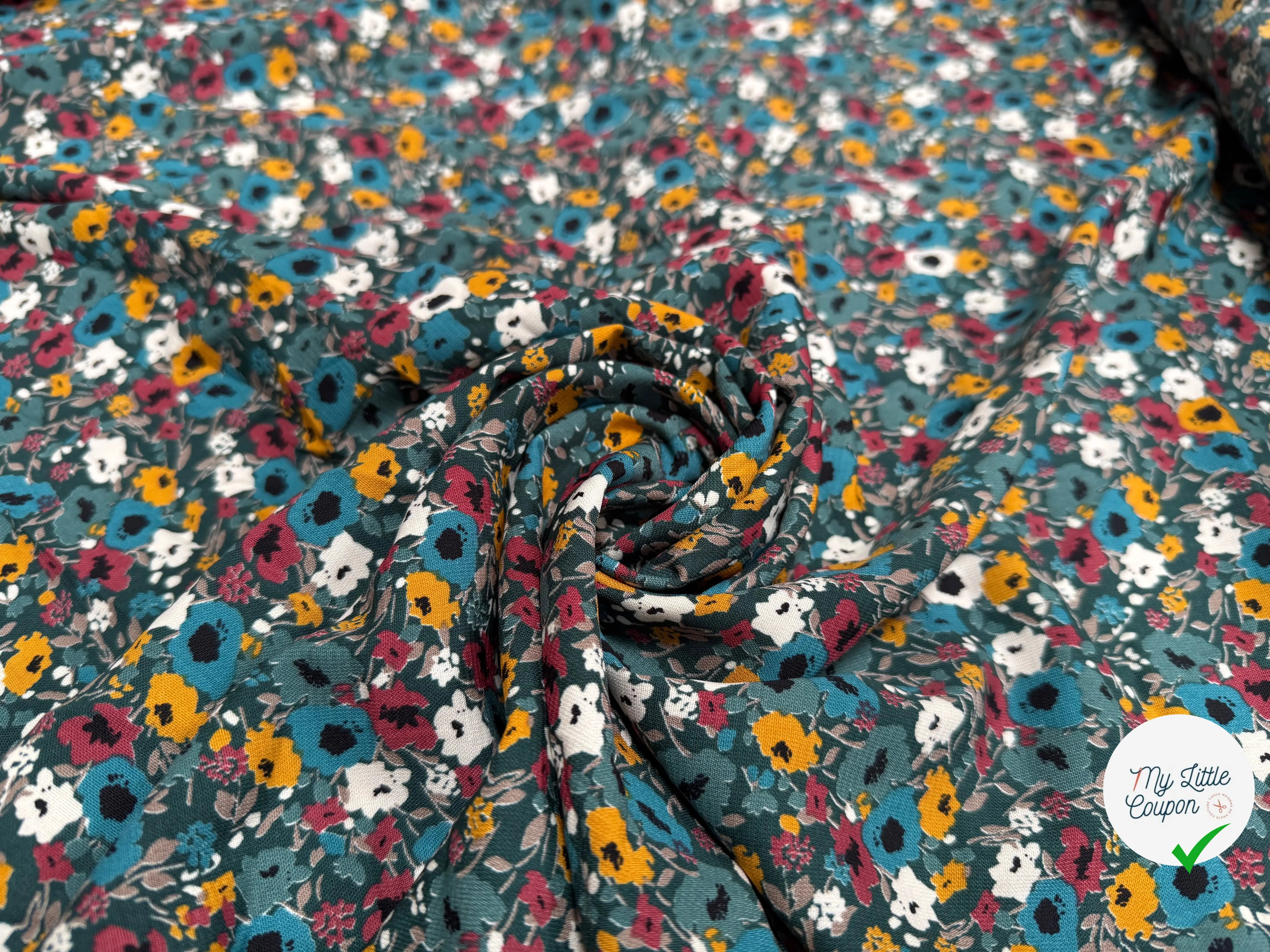 TISSU FLUIDE MOTIF LIBERTY SUR FOND BLEU CIEL - My Little Coupon