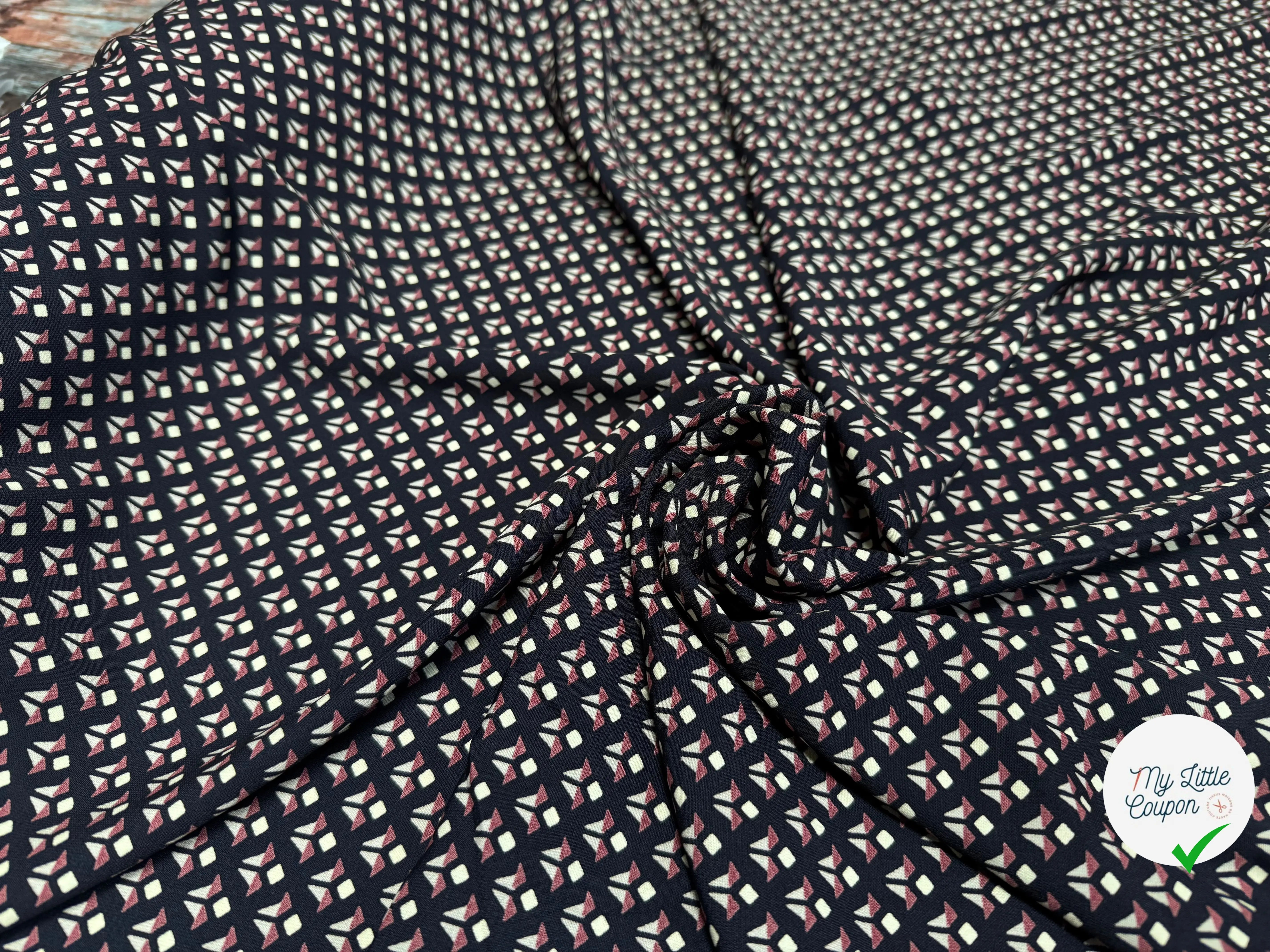 TISSU FLUIDE NAVY A MOTIFS GÉOMÉTRIQUES - My Little Coupon