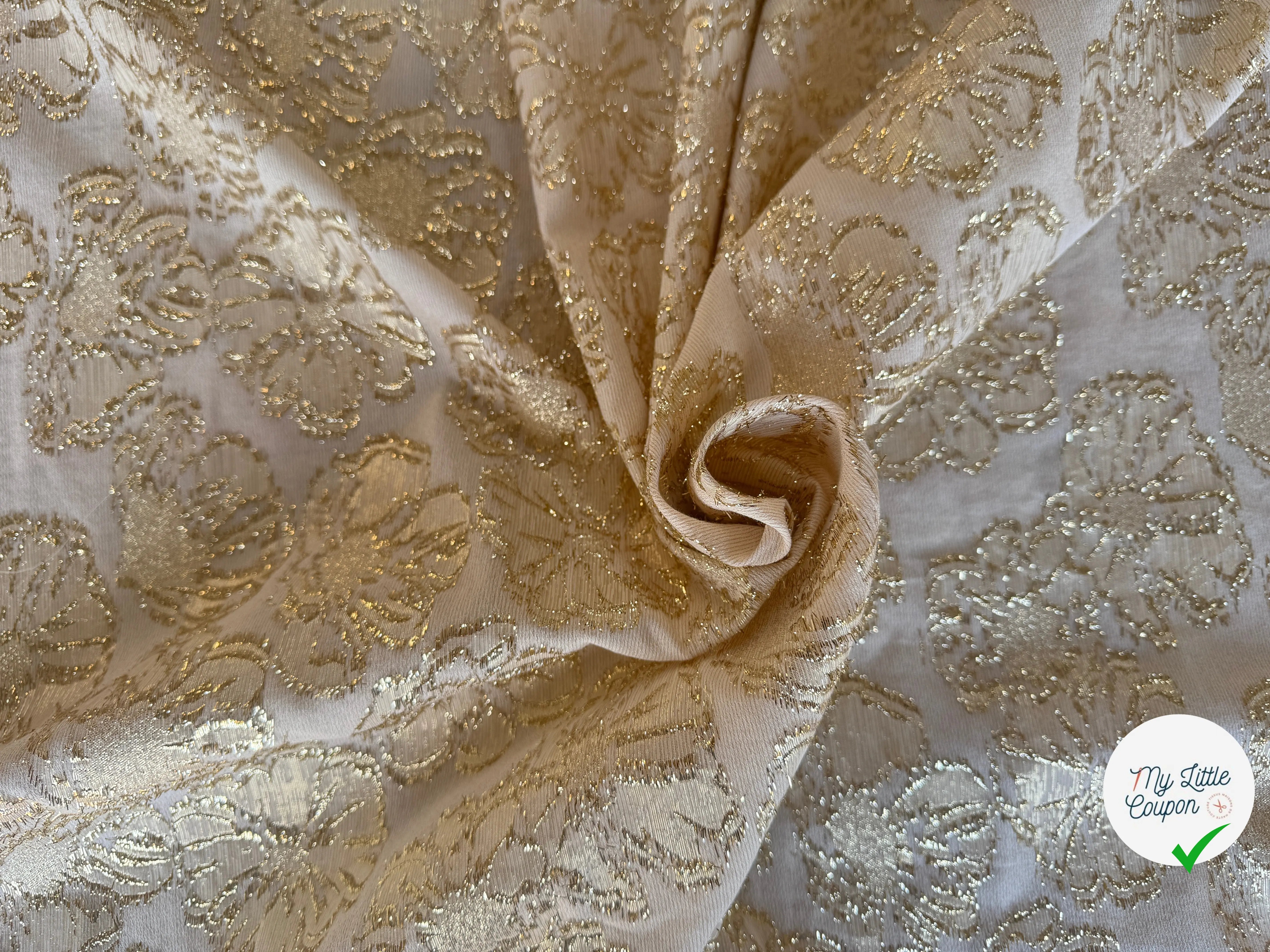TISSU JACQUARD DE FLEURS DORÉES - My Little Coupon