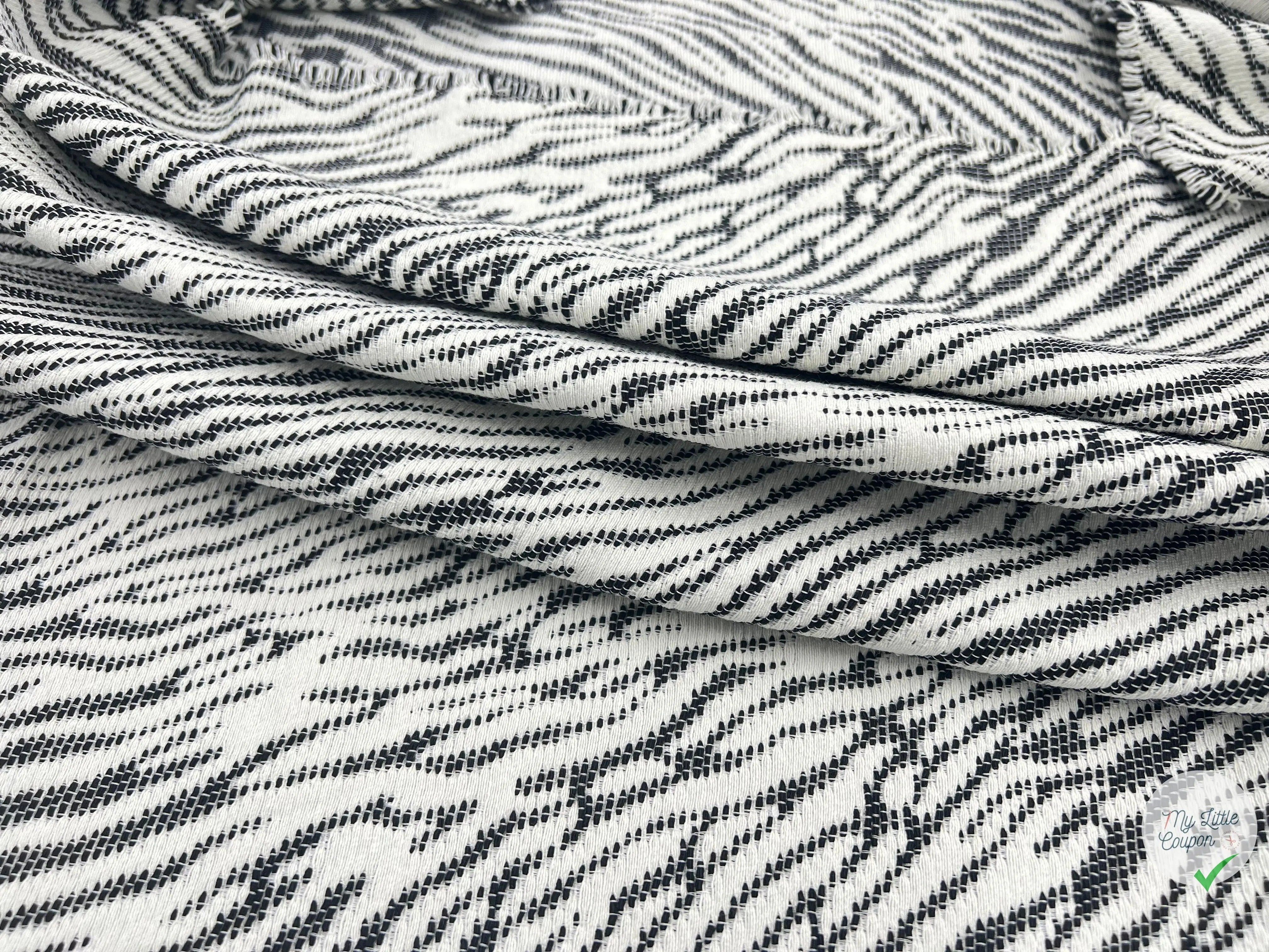 TISSU JACQUARD MOTIF ZÈBRE BLANC ET NOIR - coupon de 3 mètres - My Little Coupon - tissu - coudre