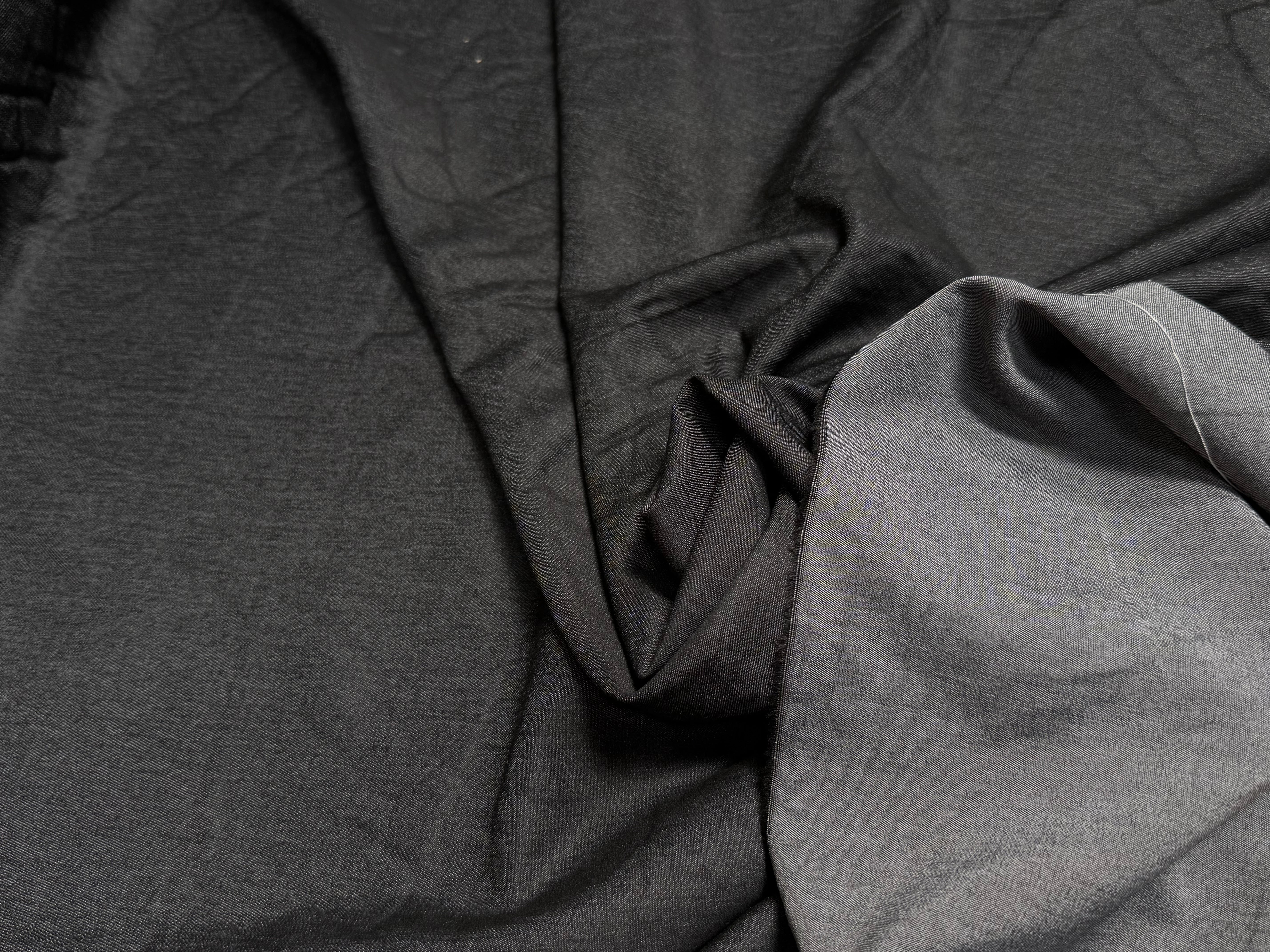 TISSU POLYVISCOSE FLUIDE SATINÉ GRIS ESPRIT DENIM - My Little Coupon