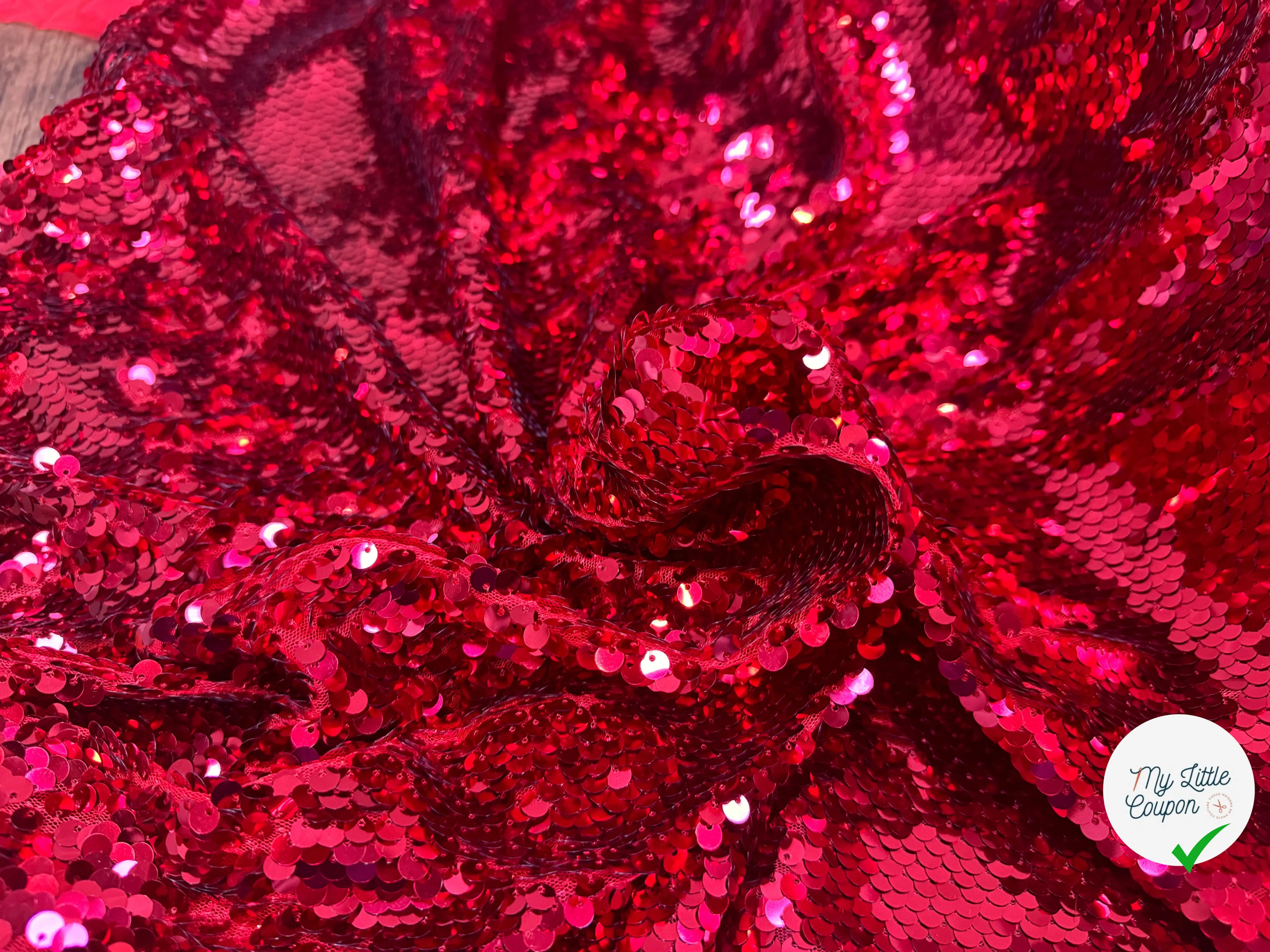 TISSU SEQUIN PAILLETTES SUR TULLE ROUGE RUBIS - My Little Coupon