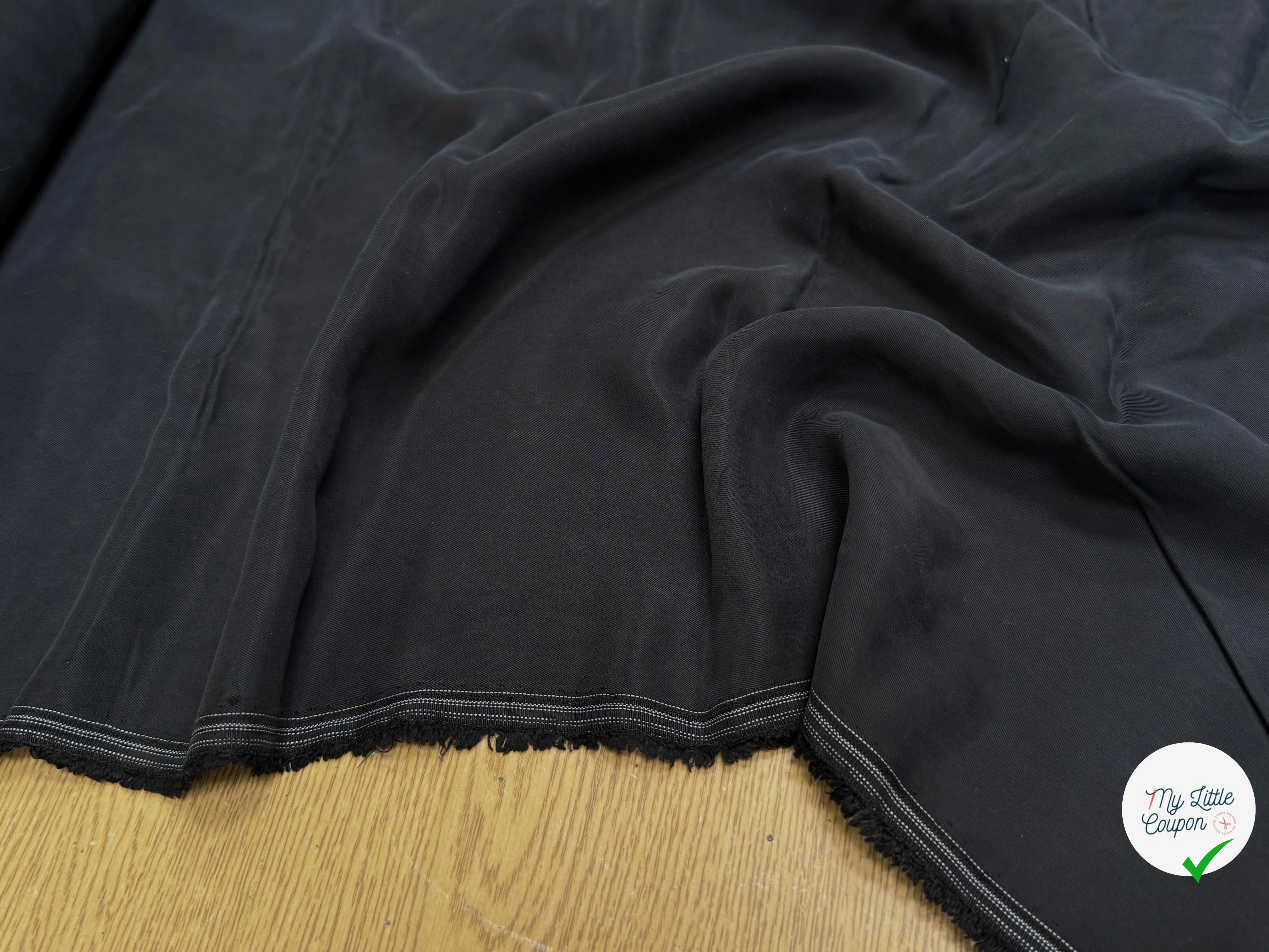 TISSU SERGÉ COTON ASPECT PEACHSKIN DOUX NOIR ANTHRACITE - My Little Coupon