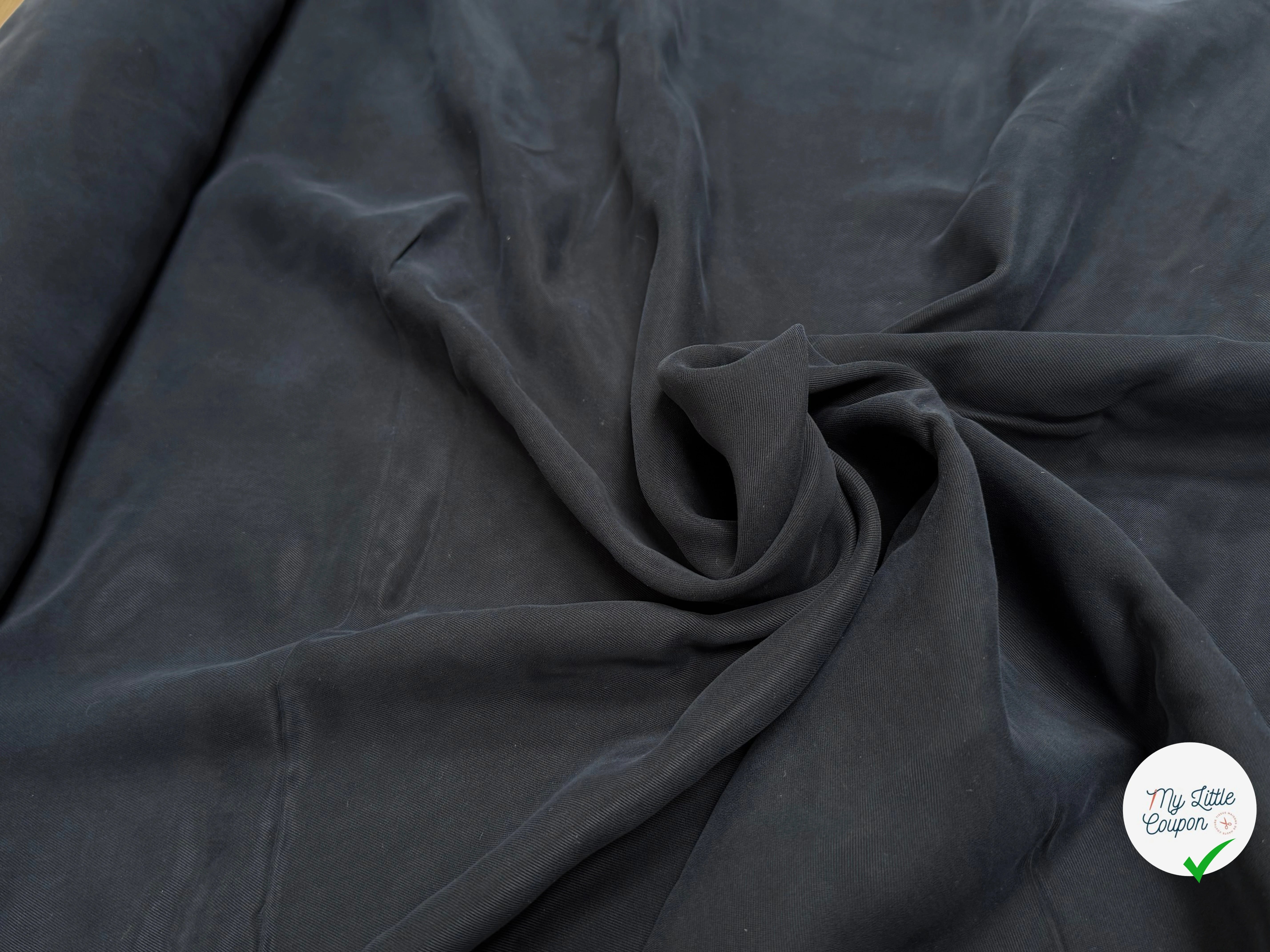 TISSU SERGÉ COTON ASPECT PEACHSKIN DOUX NOIR ANTHRACITE - My Little Coupon