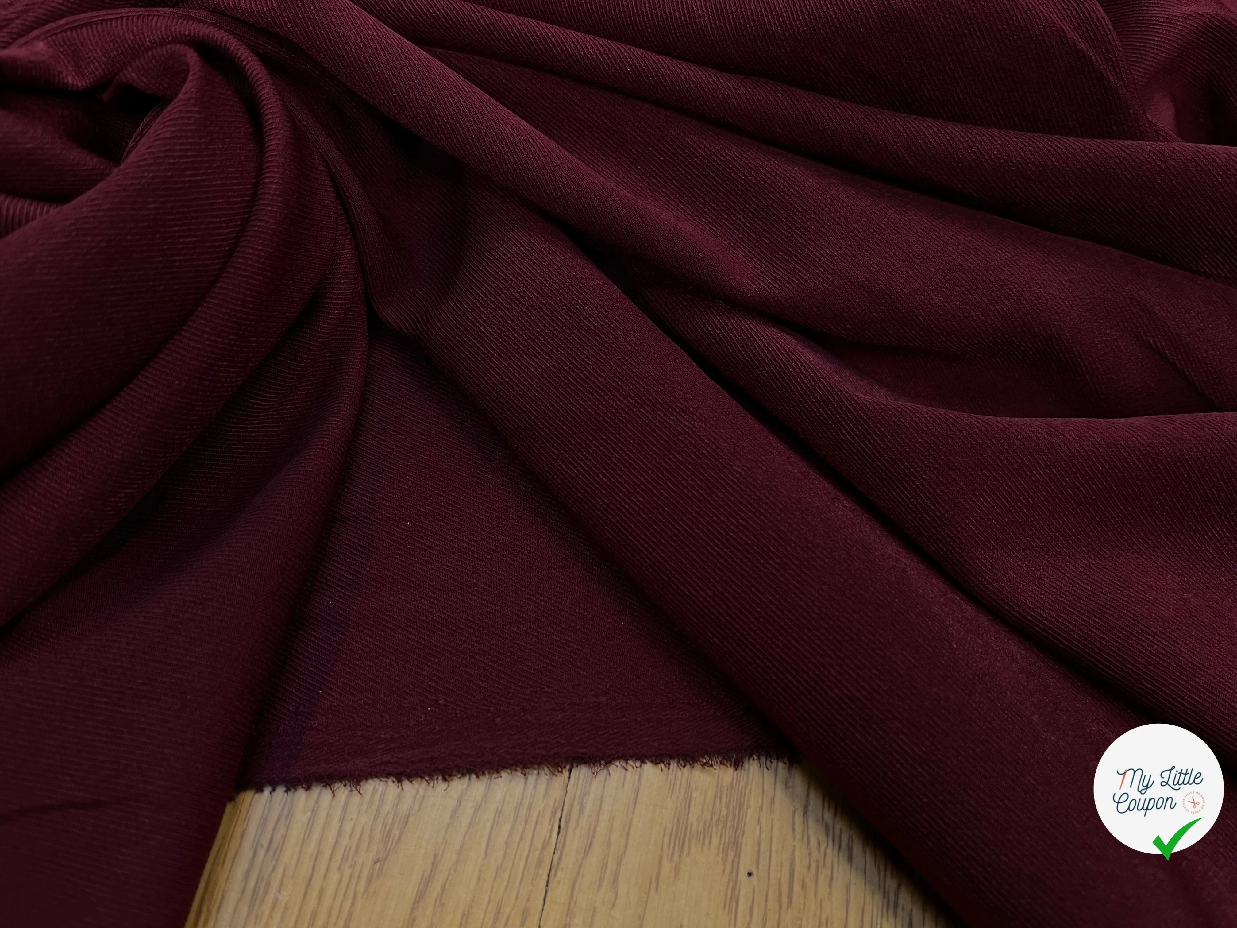TISSU SERGÉ FLUIDE ROUGE BORDEAU - My Little Coupon