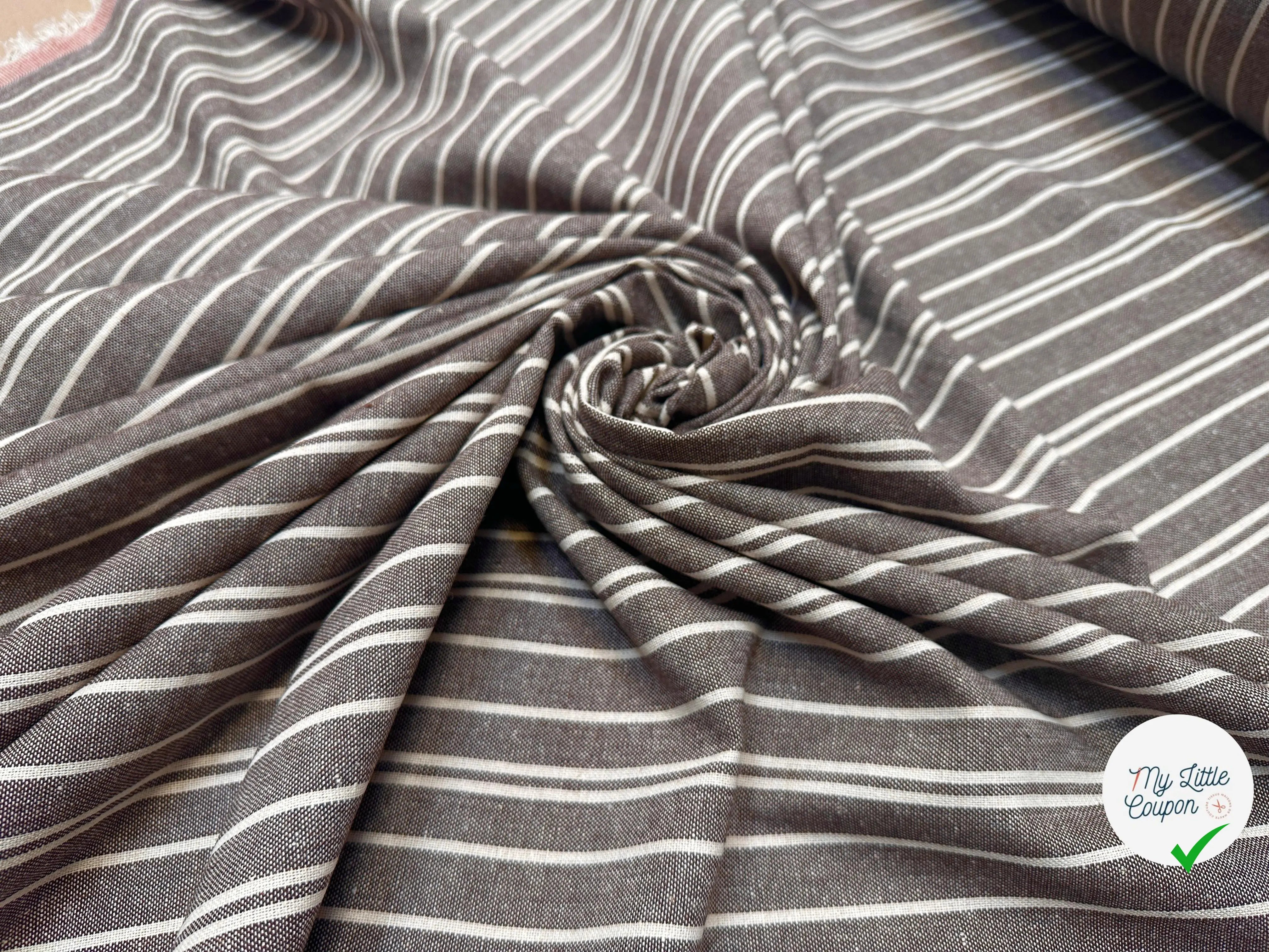 TOILE COTON RAYURES IRREGULIERES ELEGANTES EFFET LIN FOND MARRON PRUNE - My Little Coupon