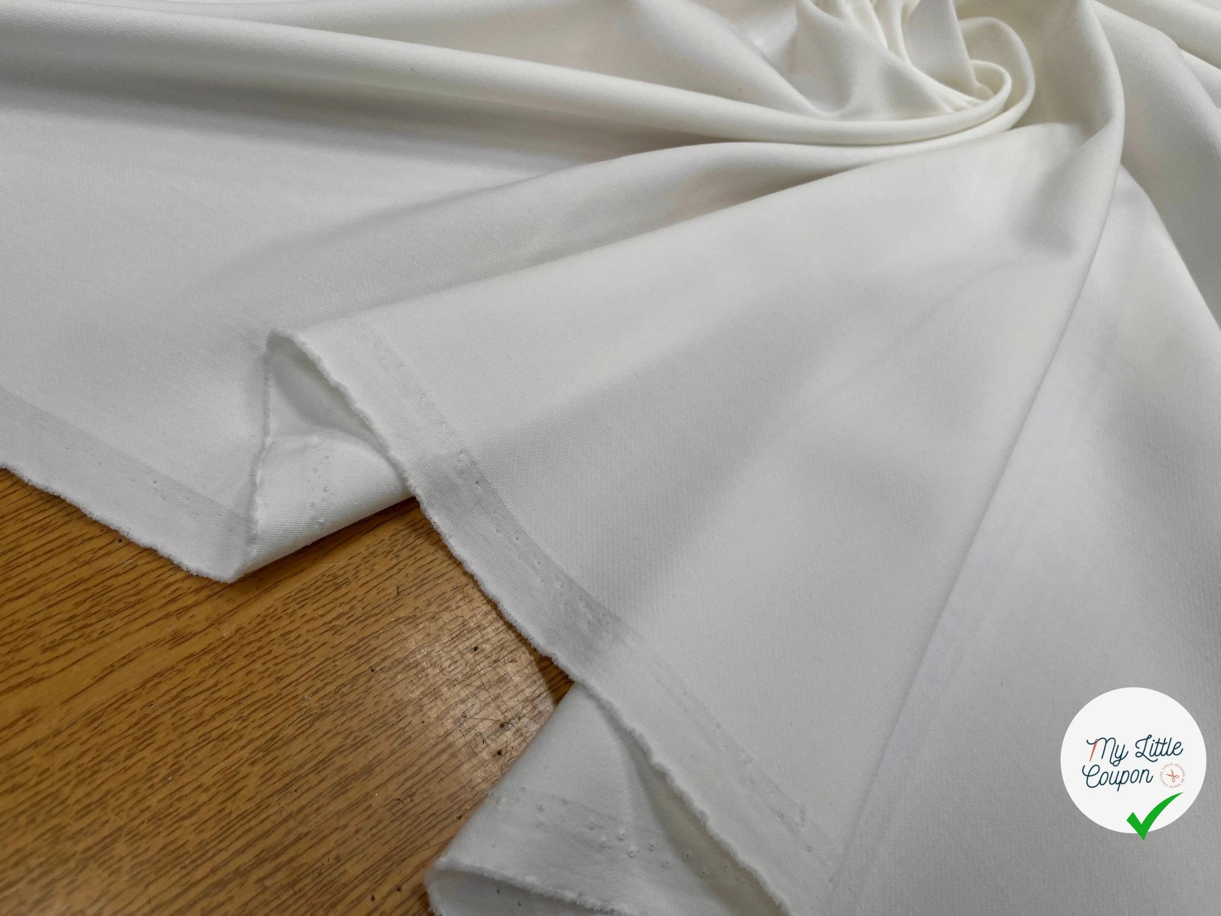 TOILE OWENS COUTURE FLUIDE STRETCH POLYVISCOSE BLANC CASSÉ - My Little Coupon