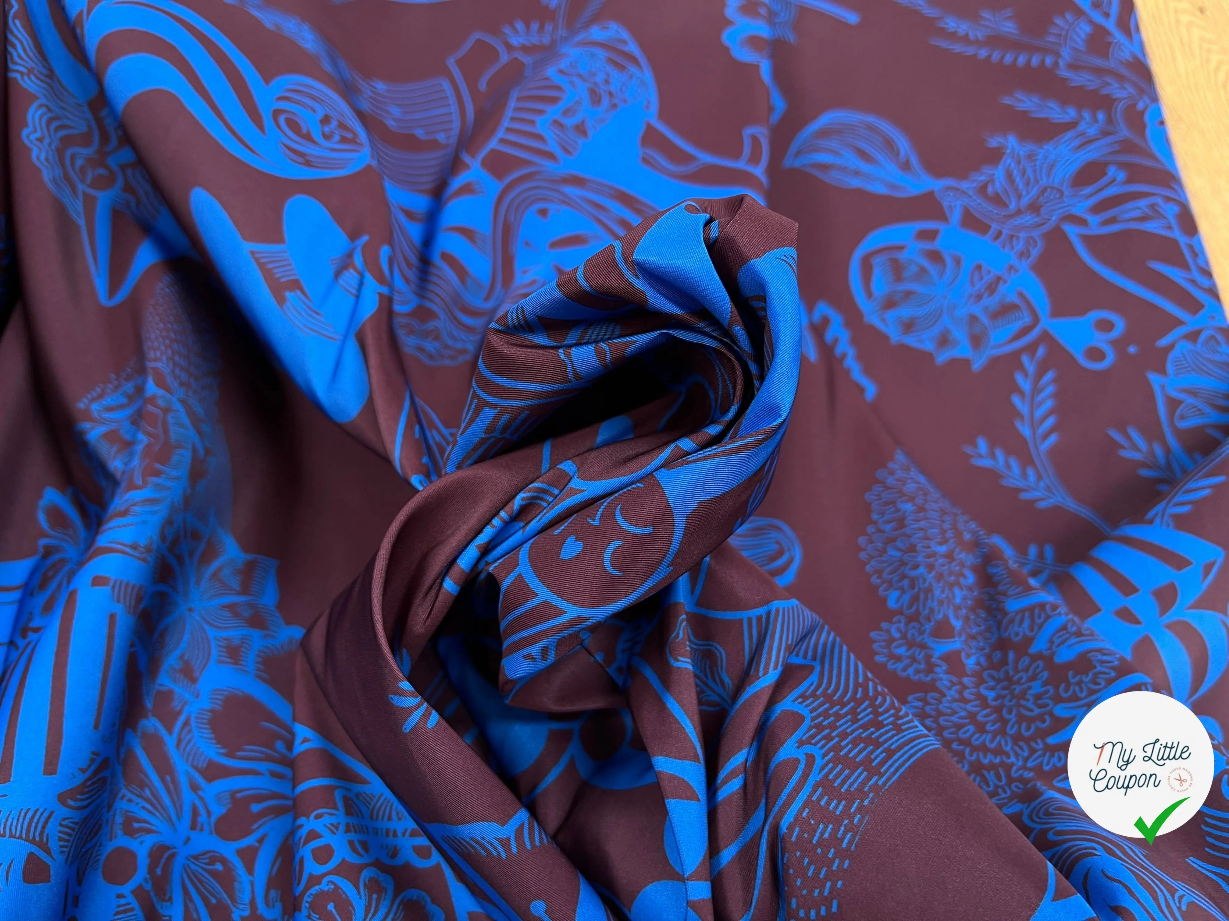 TOILE PARKA MOTIF CREATORE MARRON ET BLEU - My Little Coupon
