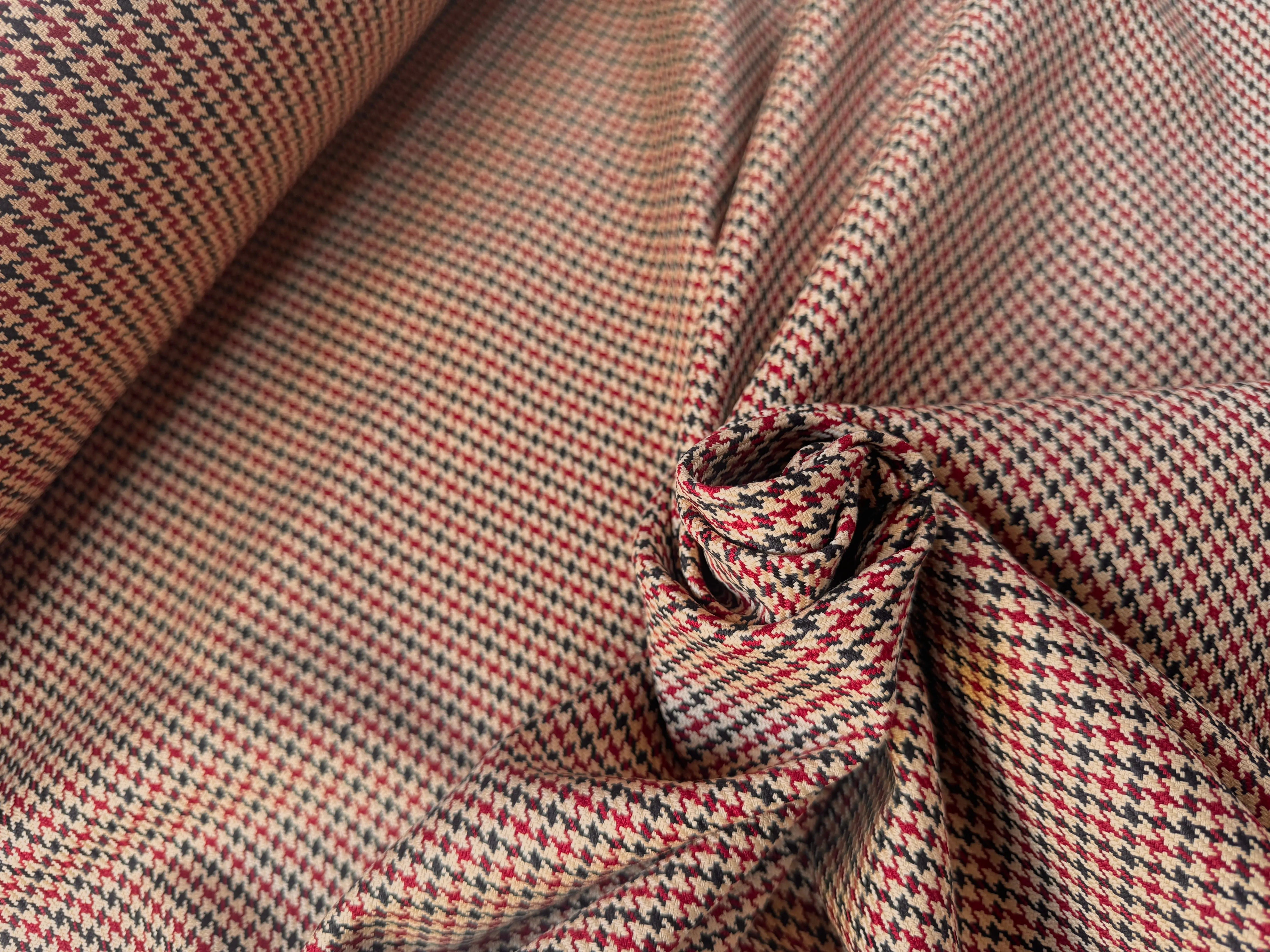 TOILE SUPERBE TENUE COTON PIED DE POULE BURGUNDY NOIR FOND CRÈME - My Little Coupon